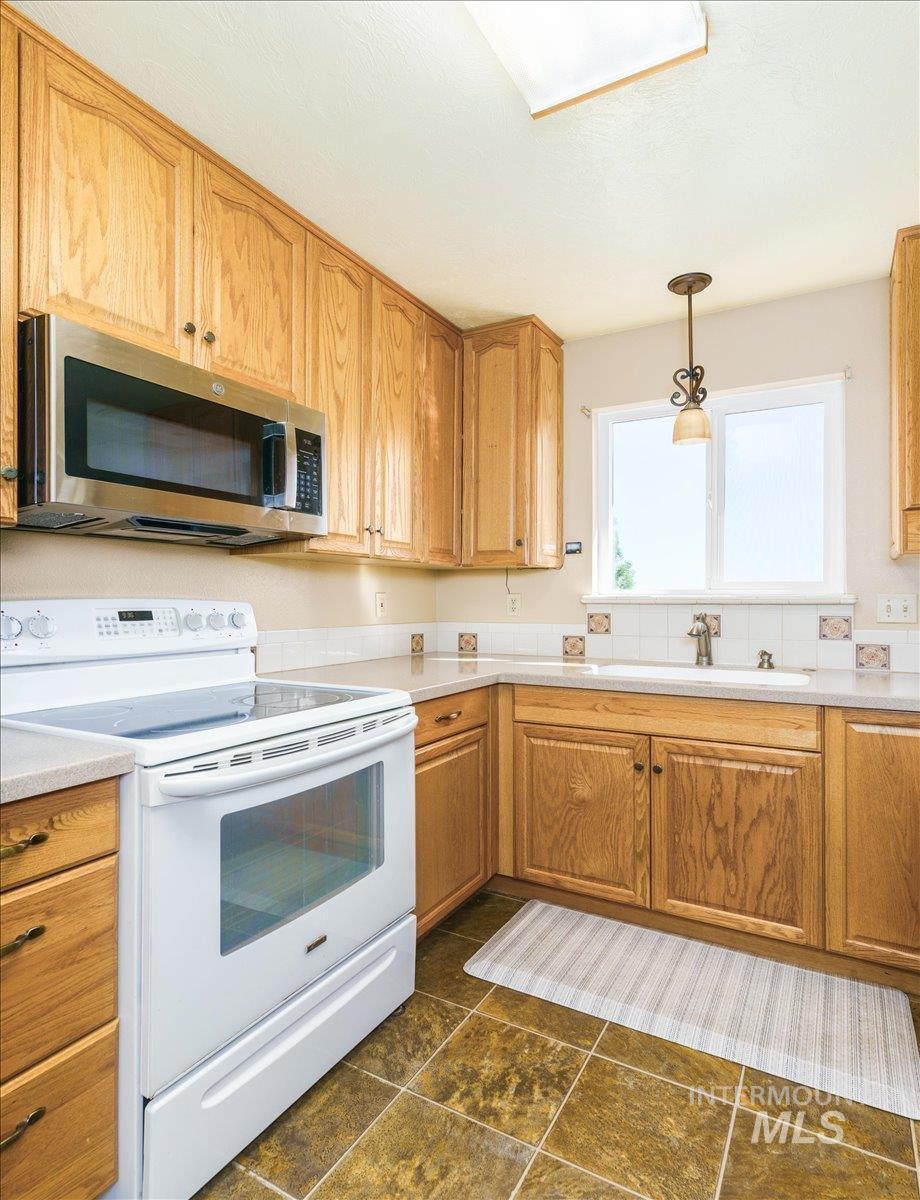 1036 Camas Ln, Pocatello, Idaho 83204, 3 Bedrooms, 3 Bathrooms, Residential For Sale, Price $349,000, 98992014
