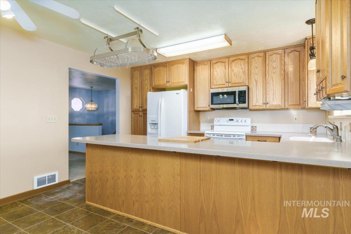 1036 Camas Ln, Pocatello, Idaho 83204, 3 Bedrooms, 3 Bathrooms, Residential For Sale, Price $359,000,MLS 98992014