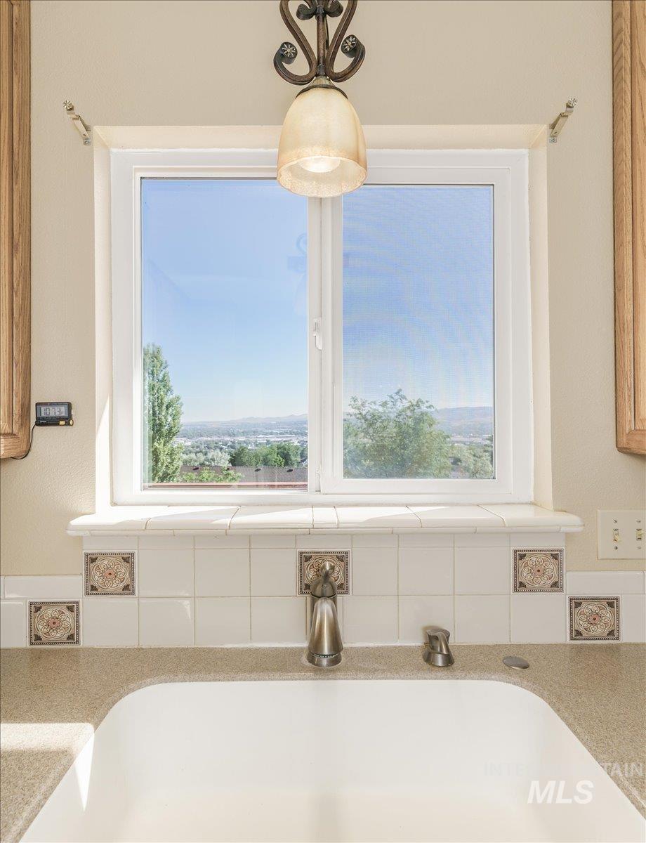 1036 Camas Ln, Pocatello, Idaho 83204, 3 Bedrooms, 3 Bathrooms, Residential For Sale, Price $349,000, 98992014
