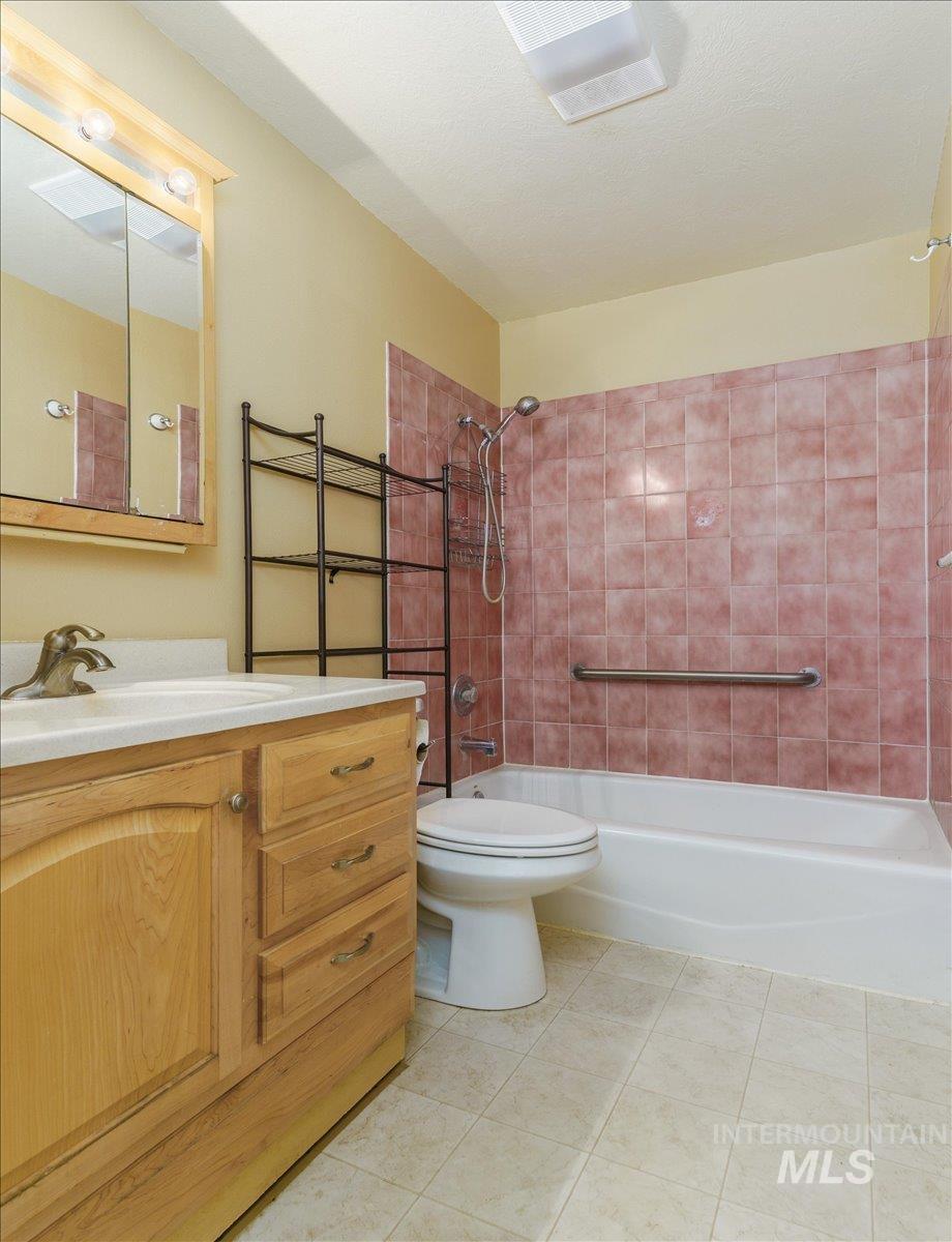 1036 Camas Ln, Pocatello, Idaho 83204, 3 Bedrooms, 3 Bathrooms, Residential For Sale, Price $349,000, 98992014