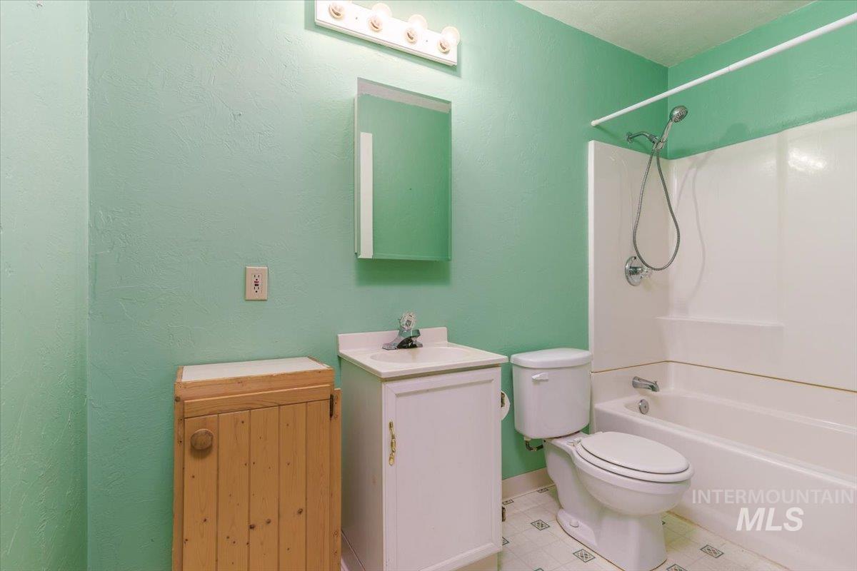1036 Camas Ln, Pocatello, Idaho 83204, 3 Bedrooms, 3 Bathrooms, Residential For Sale, Price $349,000, 98992014