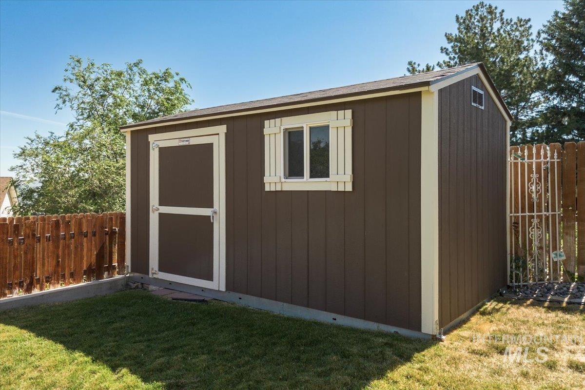 1036 Camas Ln, Pocatello, Idaho 83204, 3 Bedrooms, 3 Bathrooms, Residential For Sale, Price $349,000, 98992014