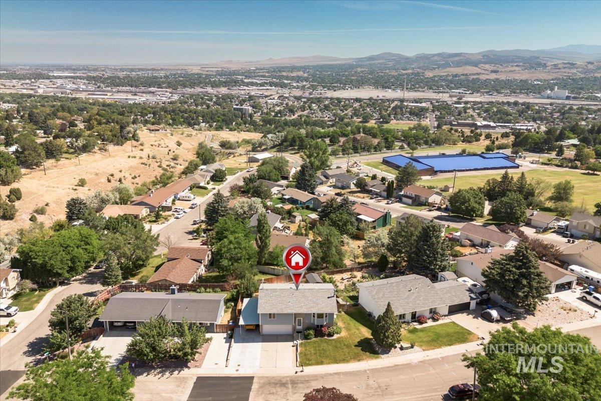 1036 Camas Ln, Pocatello, Idaho 83204, 3 Bedrooms, 3 Bathrooms, Residential For Sale, Price $359,000,MLS 98992014