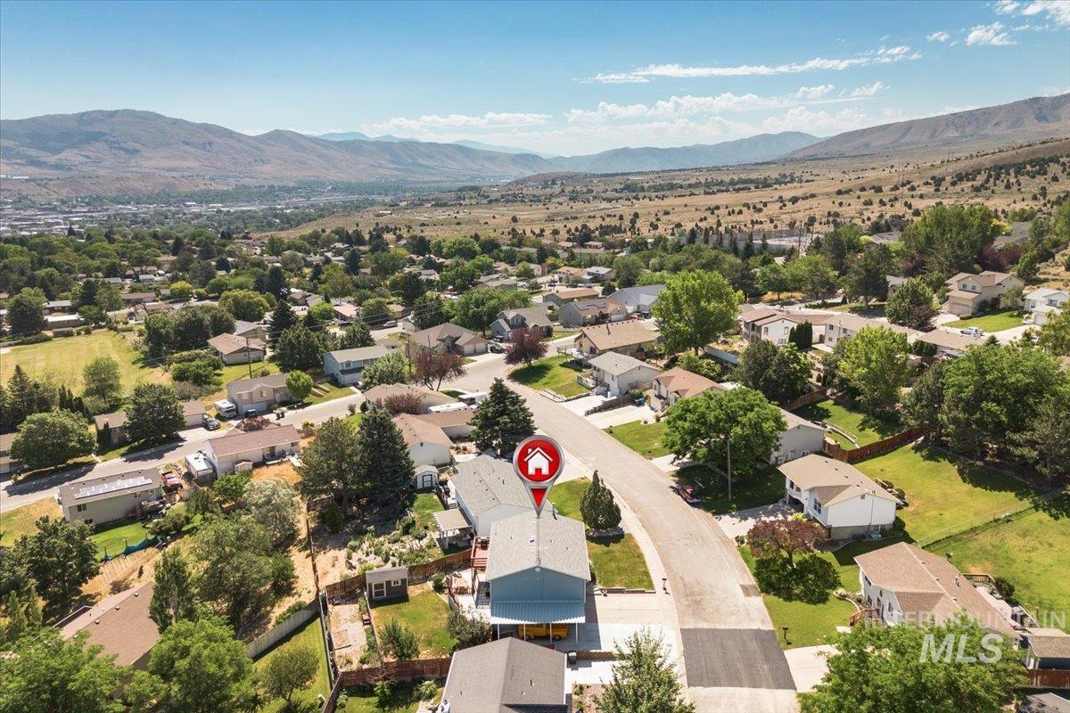 1036 Camas Ln, Pocatello, Idaho 83204, 3 Bedrooms, 3 Bathrooms, Residential For Sale, Price $359,000,MLS 98992014