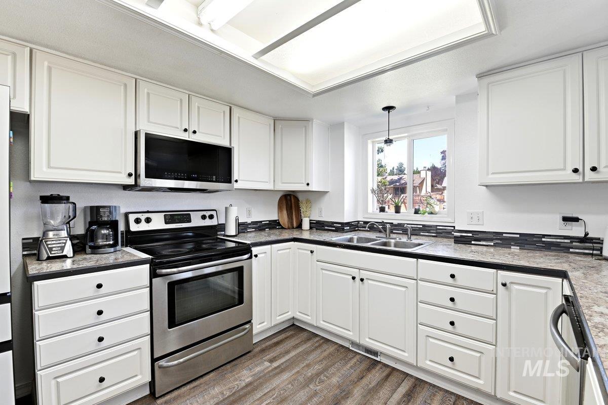 930 N 14th E, Mountain Home, Idaho 83647, 4 Bedrooms, 2.5 Bathrooms, Residential For Sale, Price $408,900, 98992015