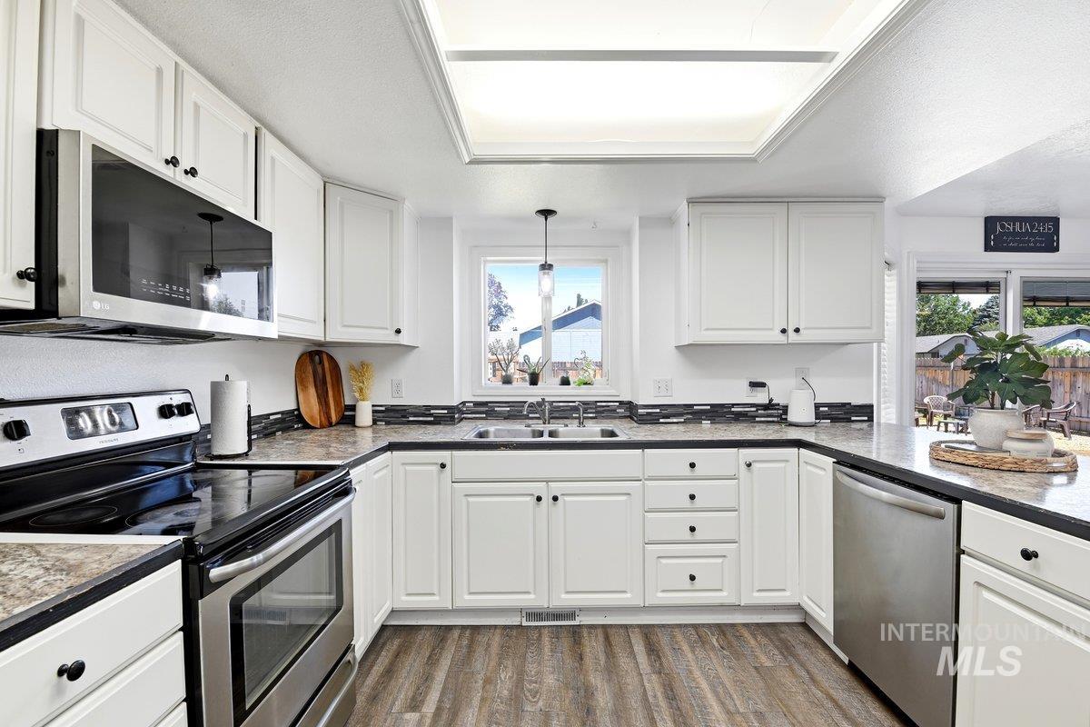 930 N 14th E, Mountain Home, Idaho 83647, 4 Bedrooms, 2.5 Bathrooms, Residential For Sale, Price $408,900, 98992015