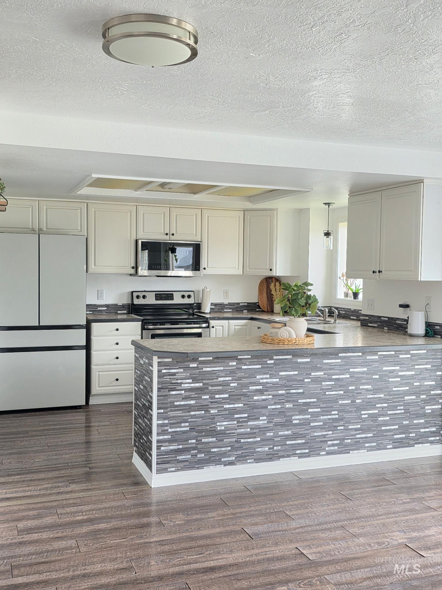 930 N 14th E, Mountain Home, Idaho 83647, 4 Bedrooms, 2.5 Bathrooms, Residential For Sale, Price $415,000,MLS 98992015