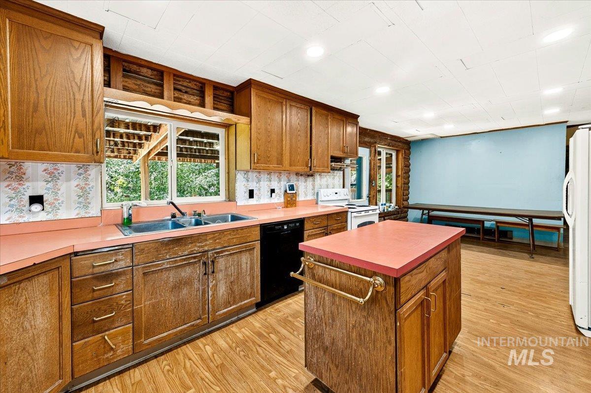 14211 Lake Shore Dr., Nampa, Idaho 83686, 6 Bedrooms, 3.5 Bathrooms, Residential For Sale, Price $699,900,MLS 98992017