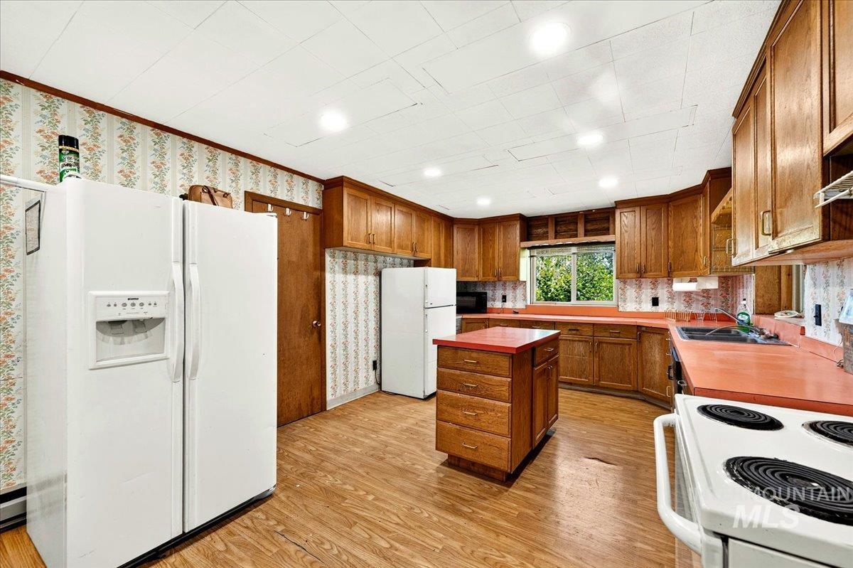 14211 Lake Shore Dr., Nampa, Idaho 83686, 6 Bedrooms, 3.5 Bathrooms, Residential For Sale, Price $699,900,MLS 98992017