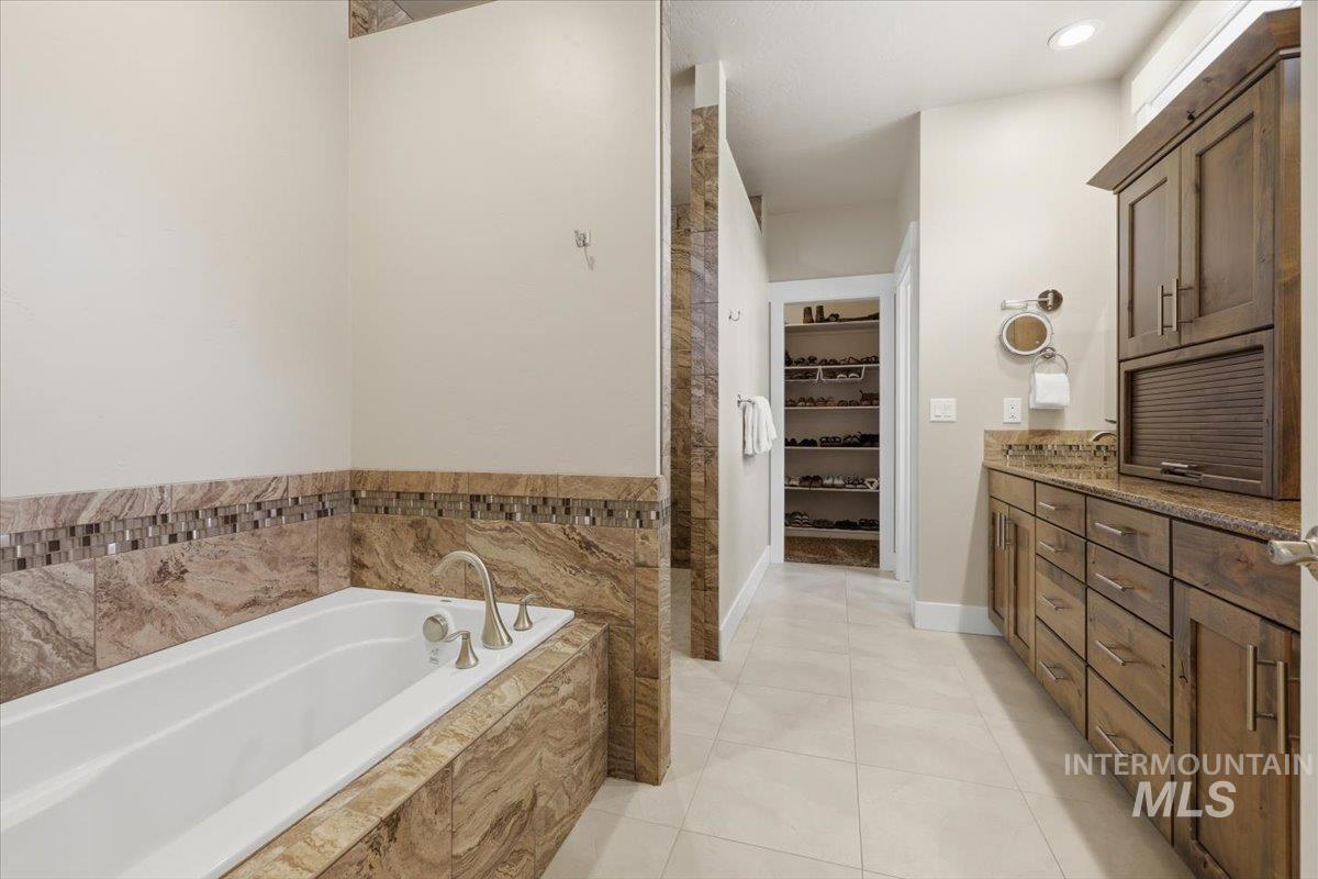 2314 W Herron Loop, Nampa, Idaho 83686, 4 Bedrooms, 2.5 Bathrooms, Residential For Sale, Price $549,900,MLS 98992030