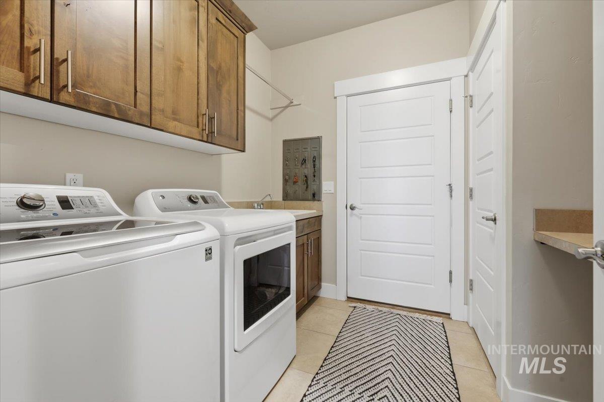 2314 W Herron Loop, Nampa, Idaho 83686, 4 Bedrooms, 2.5 Bathrooms, Residential For Sale, Price $549,900,MLS 98992030