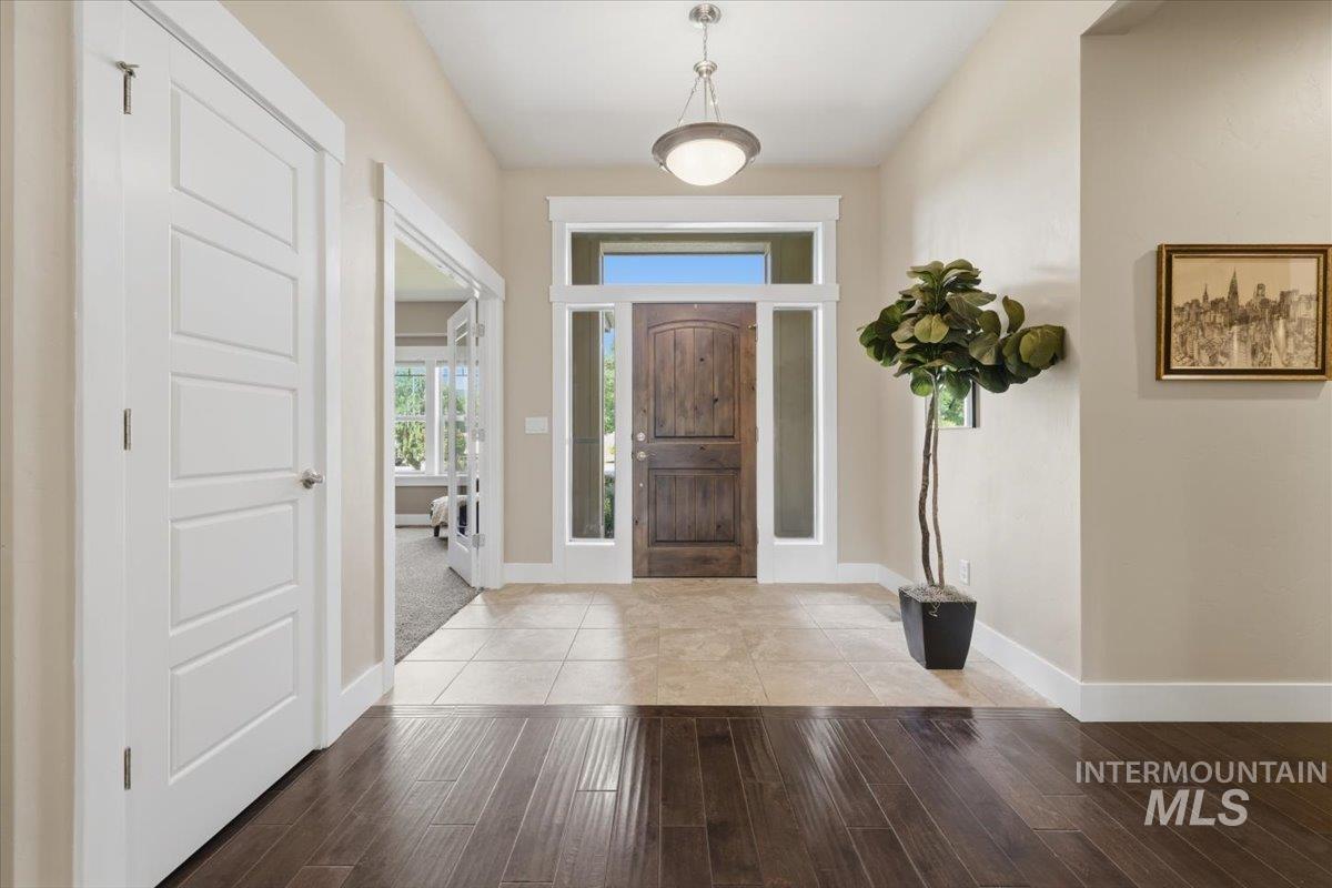 2314 W Herron Loop, Nampa, Idaho 83686, 4 Bedrooms, 2.5 Bathrooms, Residential For Sale, Price $549,900,MLS 98992030