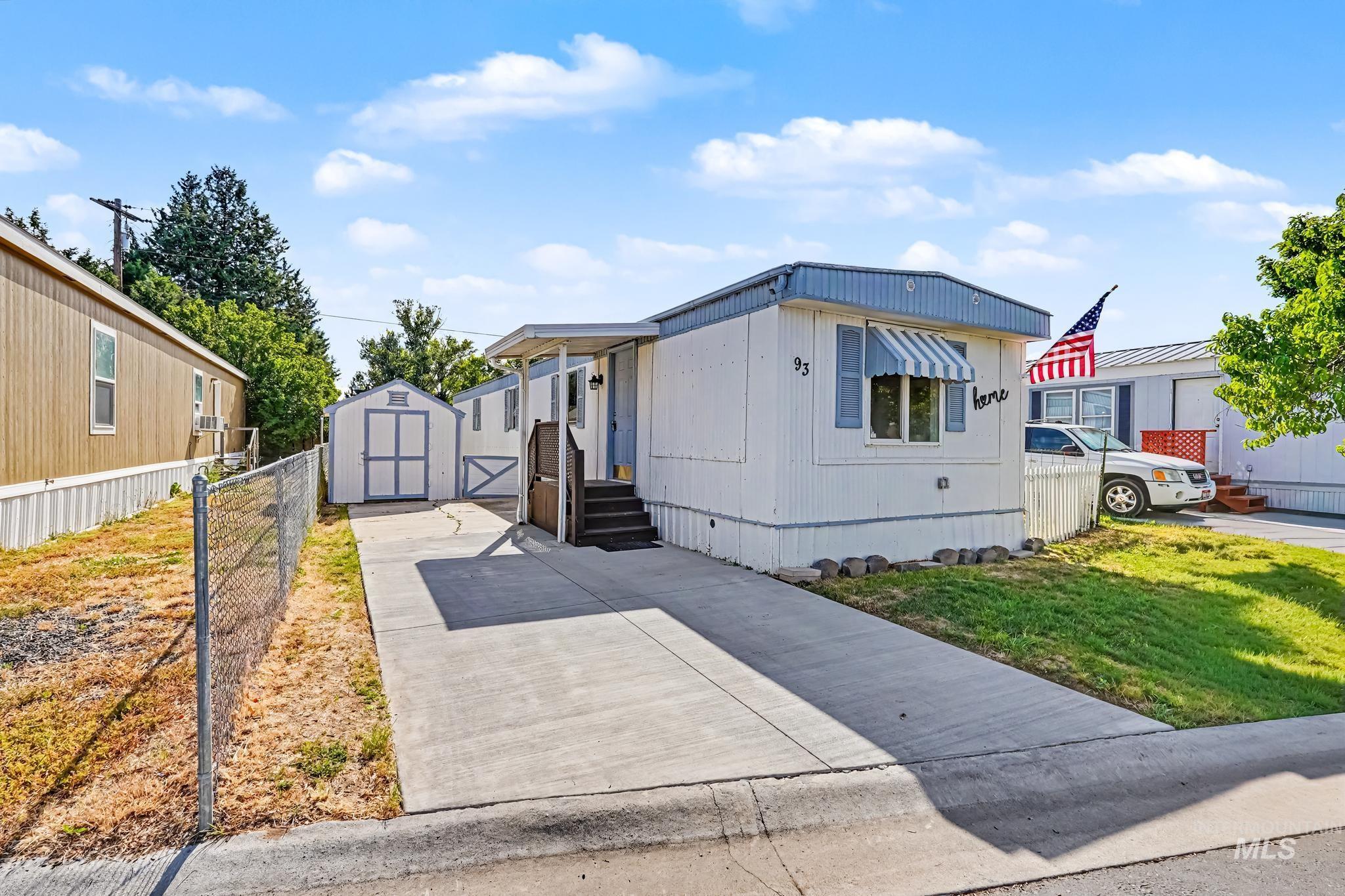 424 W Cherry Ln, Meridian, Idaho 83642, 2 Bedrooms, 1 Bathroom, Residential For Sale, Price $89,999, 98992031