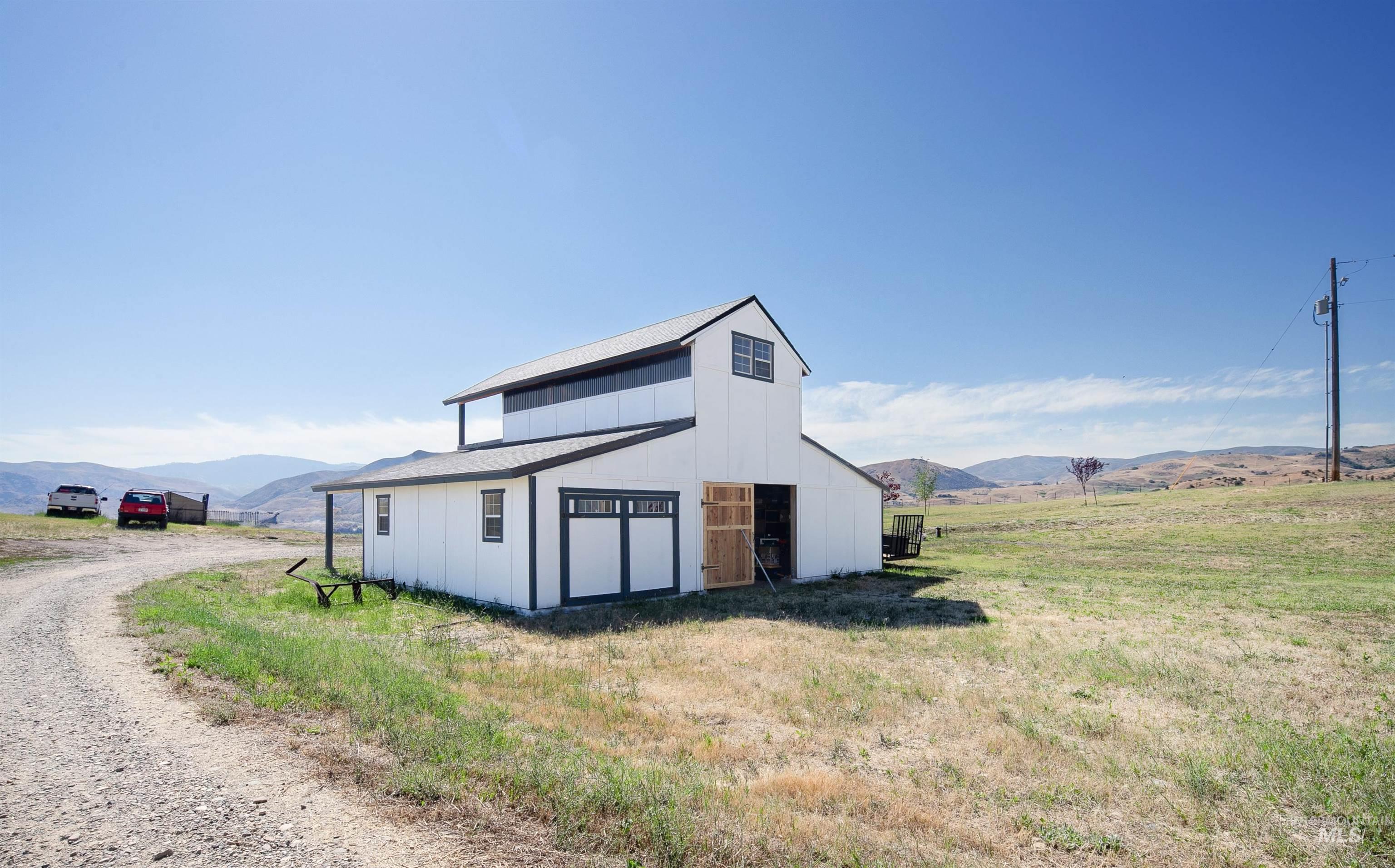 34 Deirdre Dr, Horseshoe Bend, Idaho 83629, 4 Bedrooms, 2.5 Bathrooms, Residential For Sale, Price $1,049,000,MLS 98992032