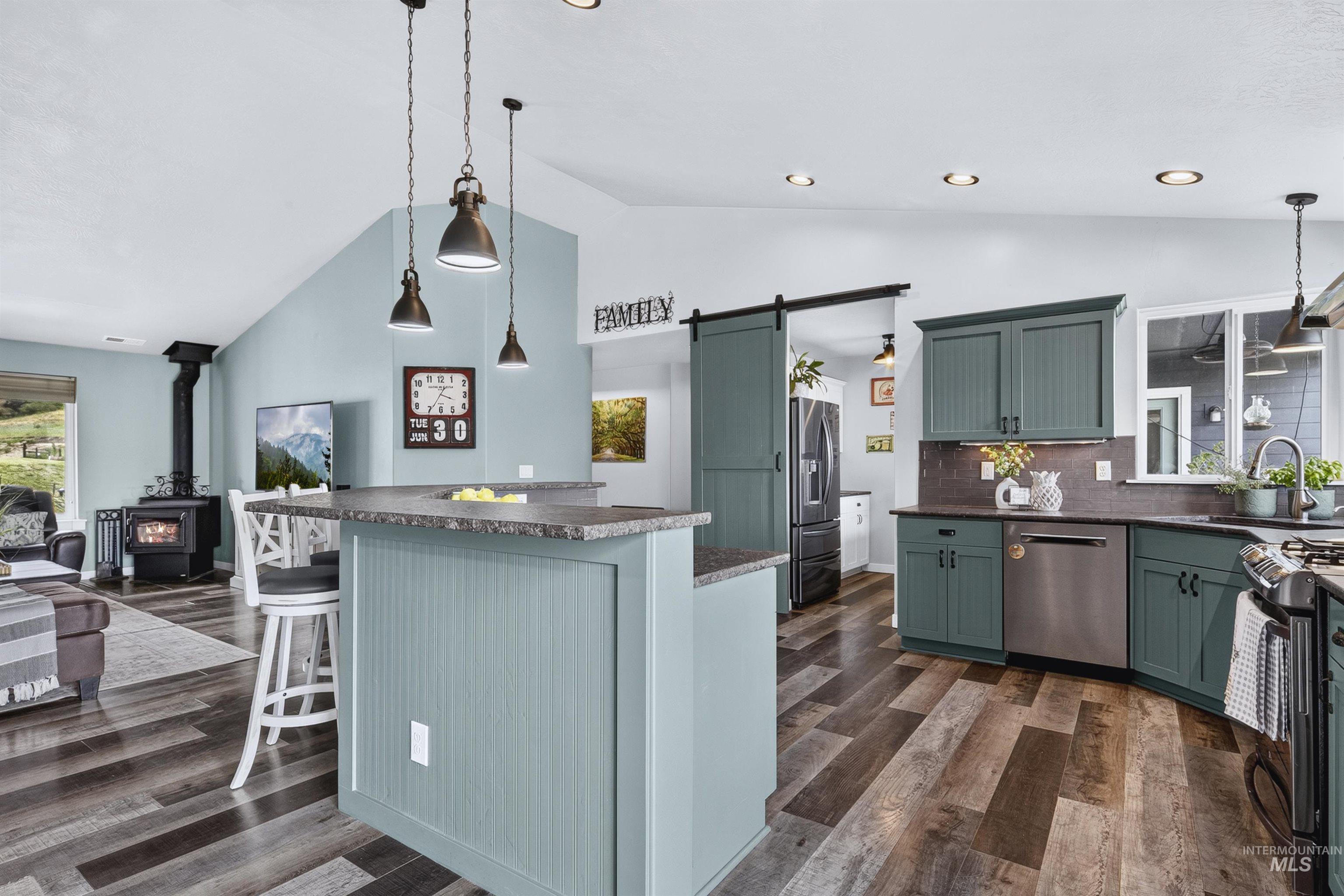 34 Deirdre Dr, Horseshoe Bend, Idaho 83629, 4 Bedrooms, 2.5 Bathrooms, Residential For Sale, Price $1,049,000,MLS 98992032