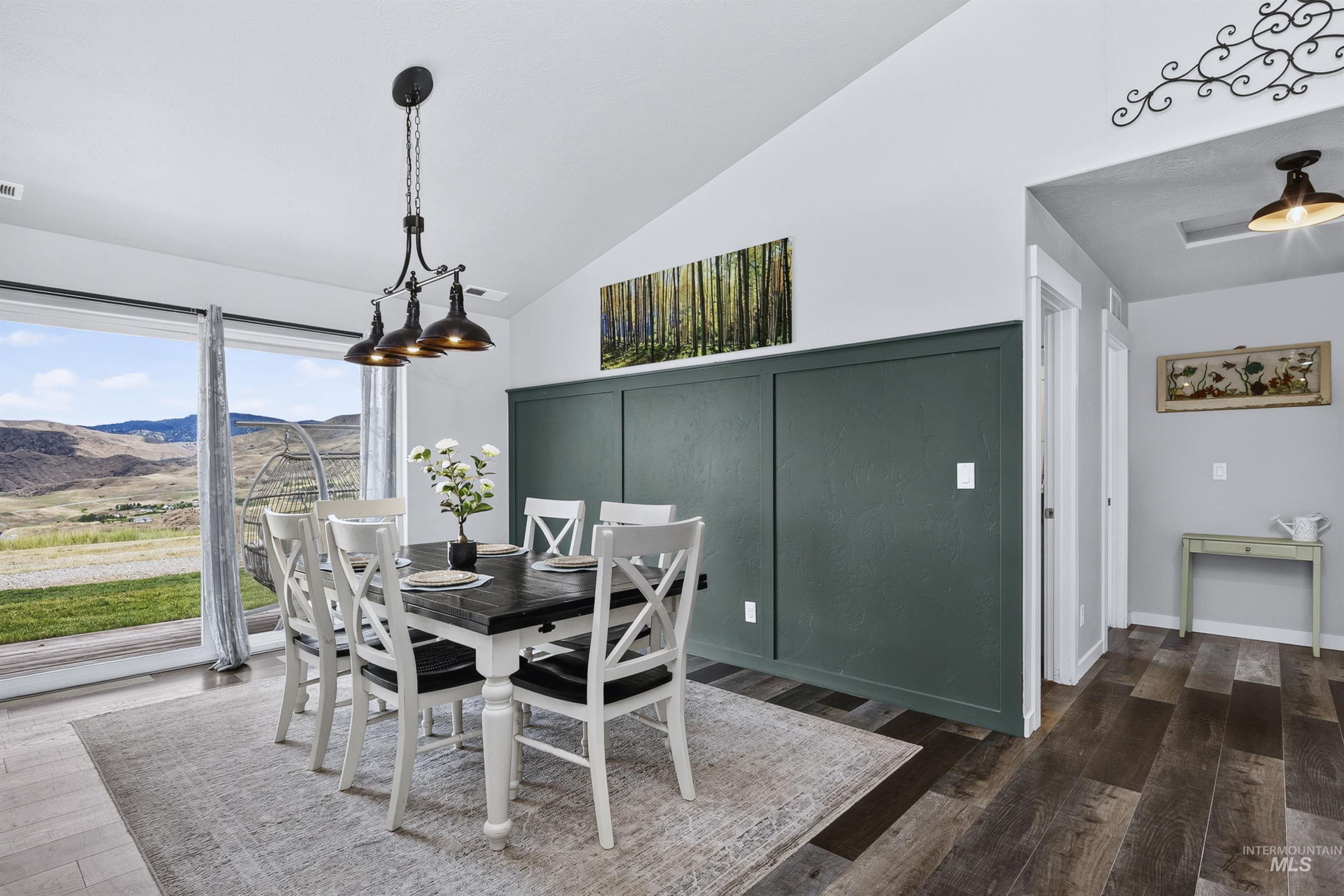 34 Deirdre Dr, Horseshoe Bend, Idaho 83629, 4 Bedrooms, 2.5 Bathrooms, Residential For Sale, Price $1,049,000,MLS 98992032