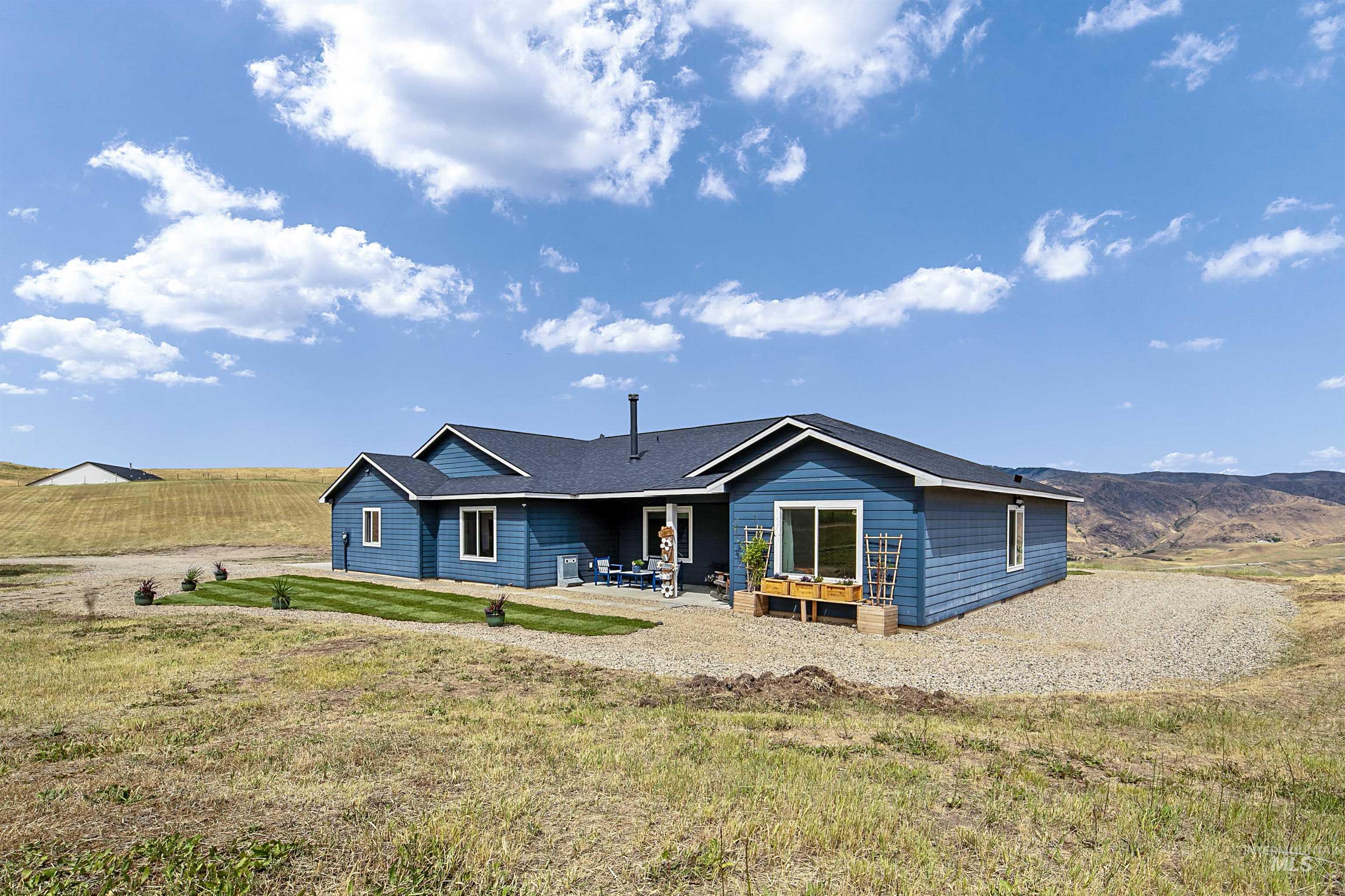 34 Deirdre Dr, Horseshoe Bend, Idaho 83629, 4 Bedrooms, 2.5 Bathrooms, Residential For Sale, Price $1,049,000,MLS 98992032