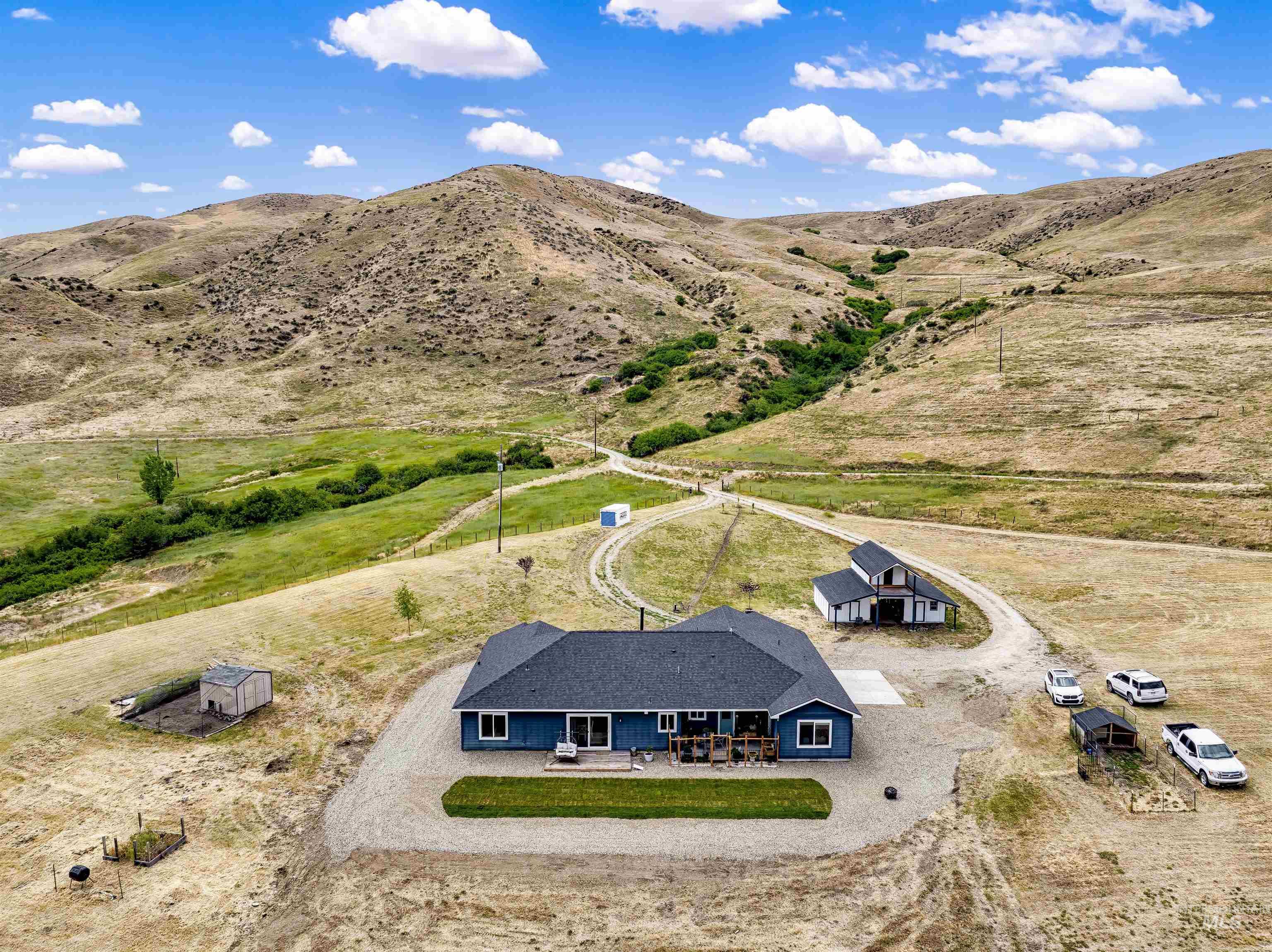 34 Deirdre Dr, Horseshoe Bend, Idaho 83629, 4 Bedrooms, 2.5 Bathrooms, Residential For Sale, Price $1,049,000,MLS 98992032
