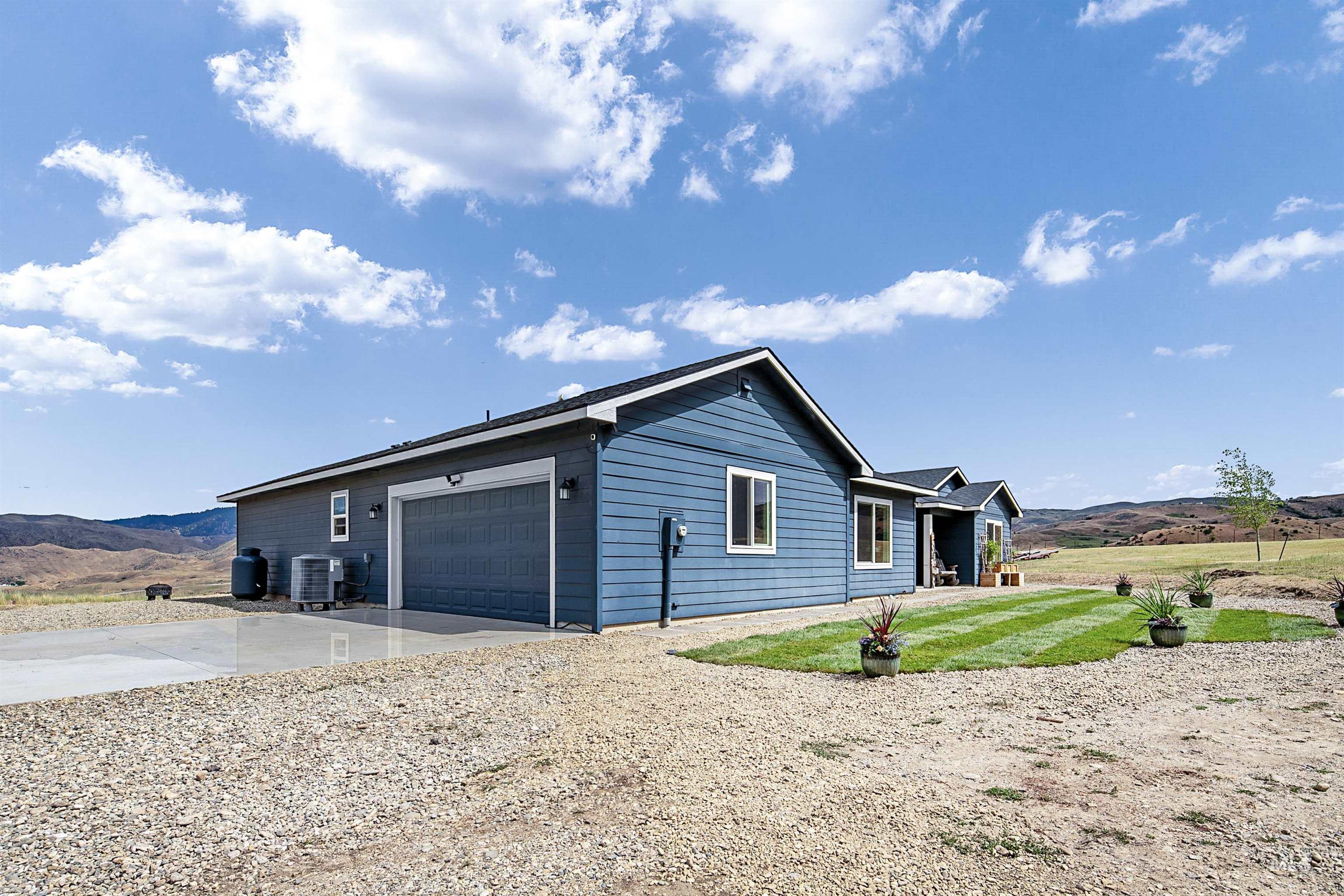 34 Deirdre Dr, Horseshoe Bend, Idaho 83629, 4 Bedrooms, 2.5 Bathrooms, Residential For Sale, Price $1,049,000,MLS 98992032