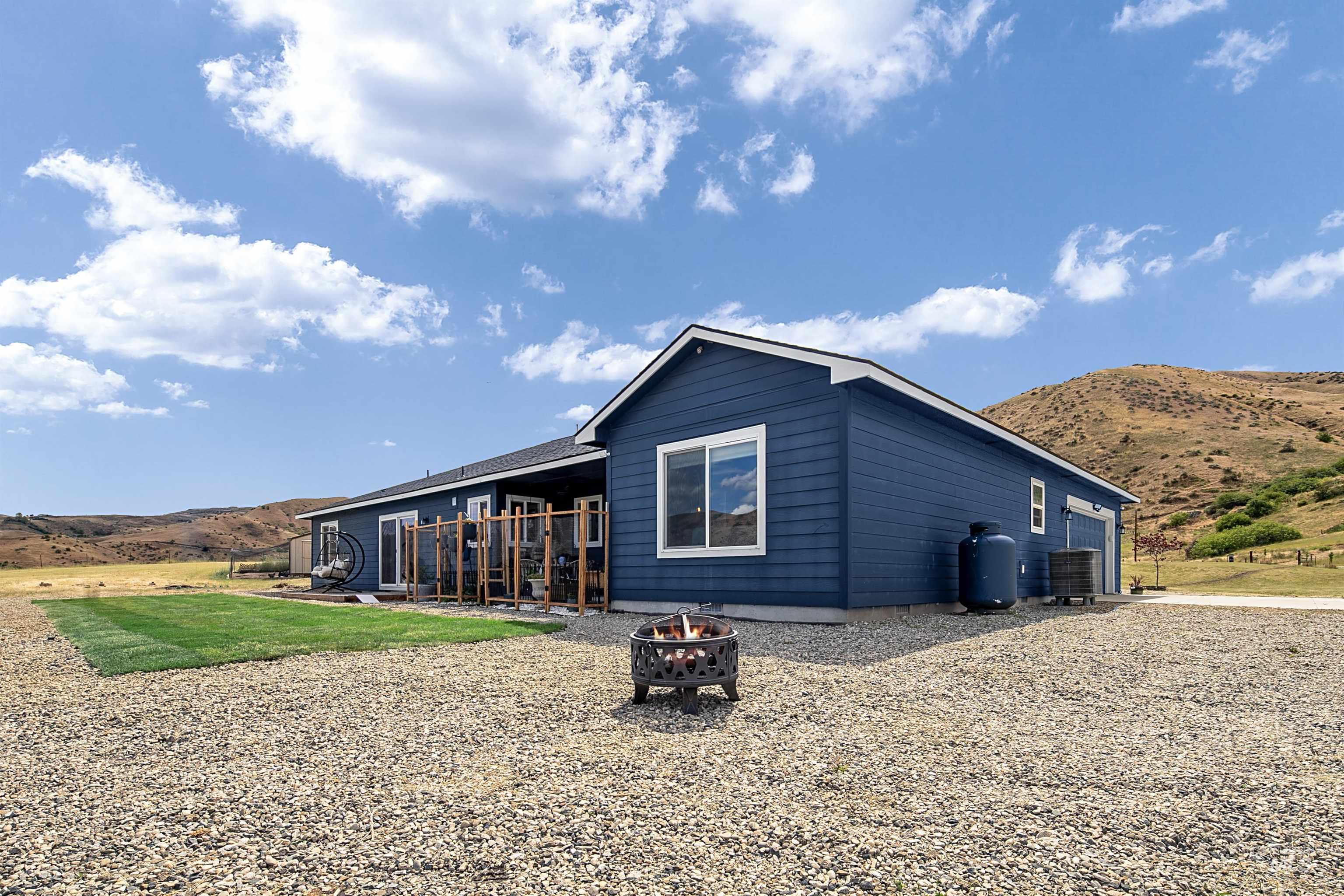 34 Deirdre Dr, Horseshoe Bend, Idaho 83629, 4 Bedrooms, 2.5 Bathrooms, Residential For Sale, Price $1,049,000,MLS 98992032