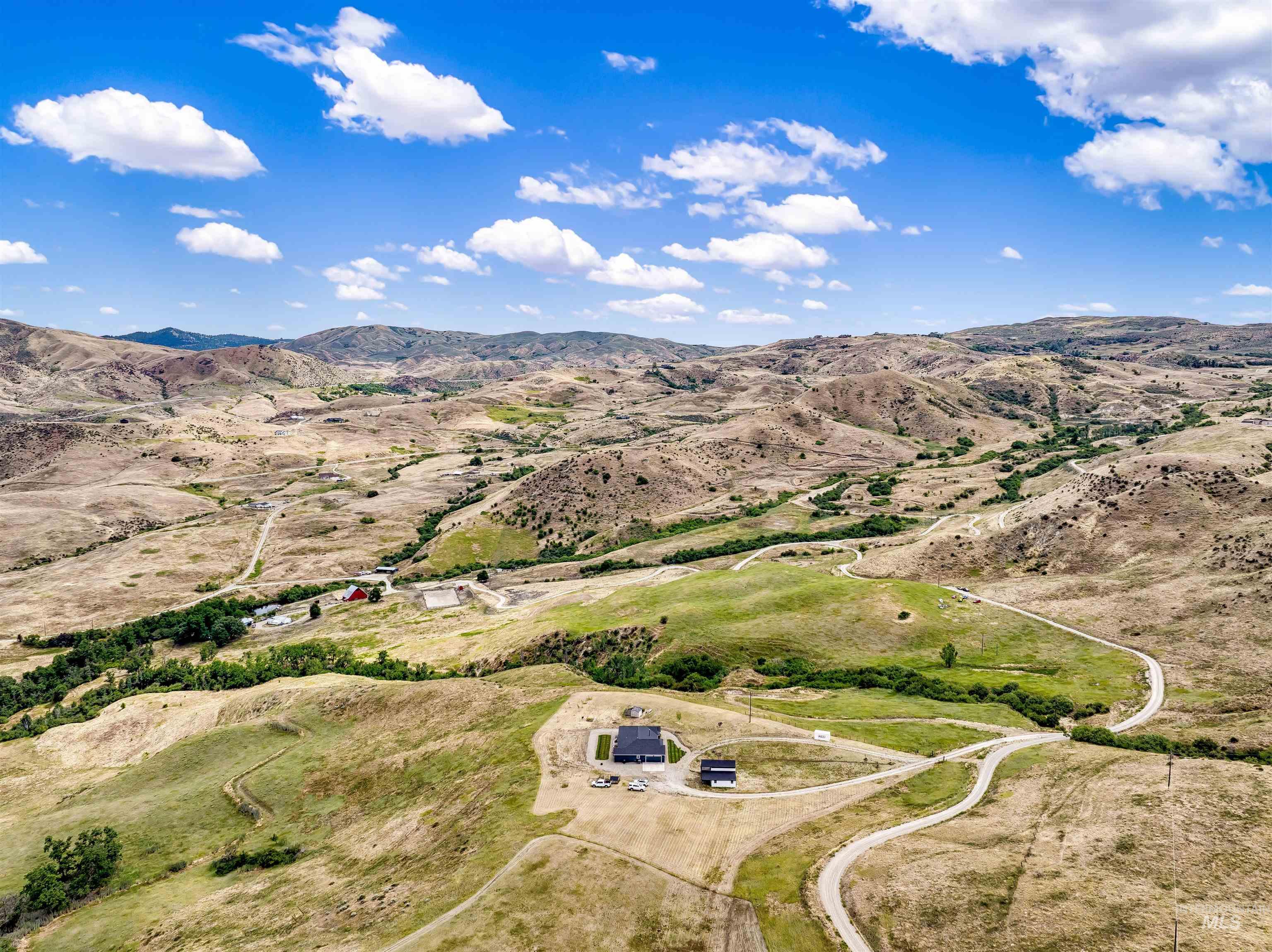 34 Deirdre Dr, Horseshoe Bend, Idaho 83629, 4 Bedrooms, 2.5 Bathrooms, Residential For Sale, Price $1,049,000,MLS 98992032