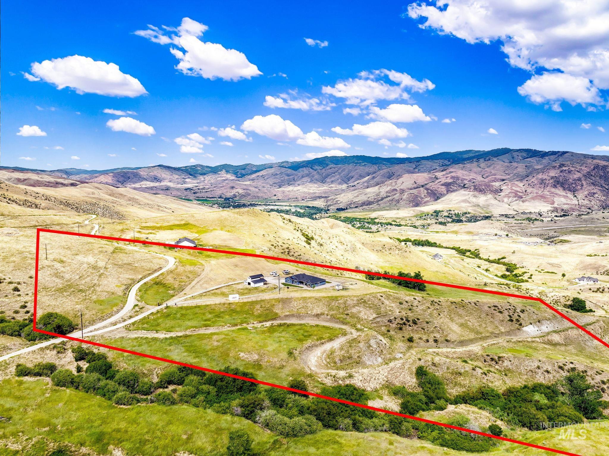 34 Deirdre Dr, Horseshoe Bend, Idaho 83629, 4 Bedrooms, 2.5 Bathrooms, Residential For Sale, Price $1,049,000,MLS 98992032