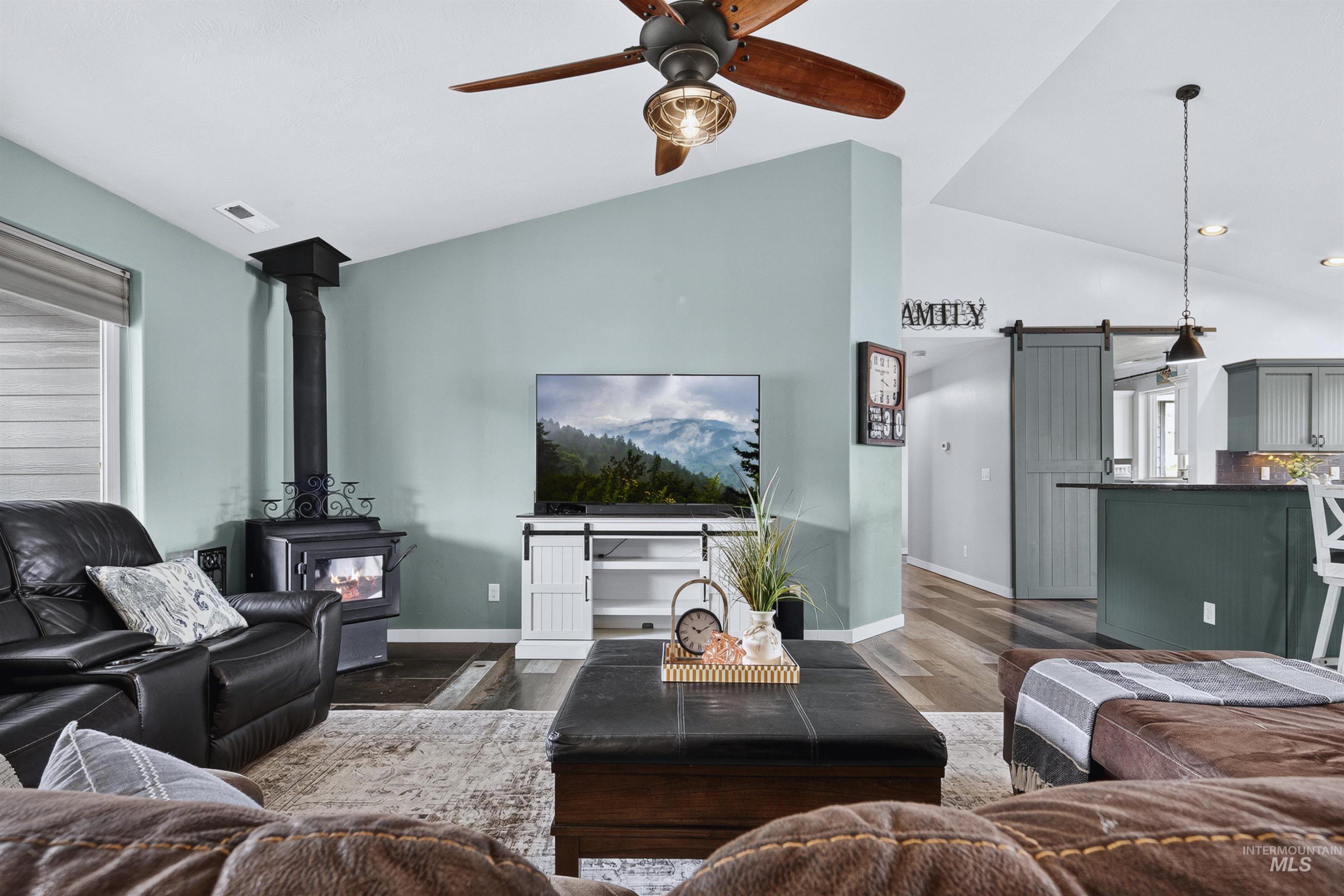 34 Deirdre Dr, Horseshoe Bend, Idaho 83629, 4 Bedrooms, 2.5 Bathrooms, Residential For Sale, Price $1,049,000,MLS 98992032