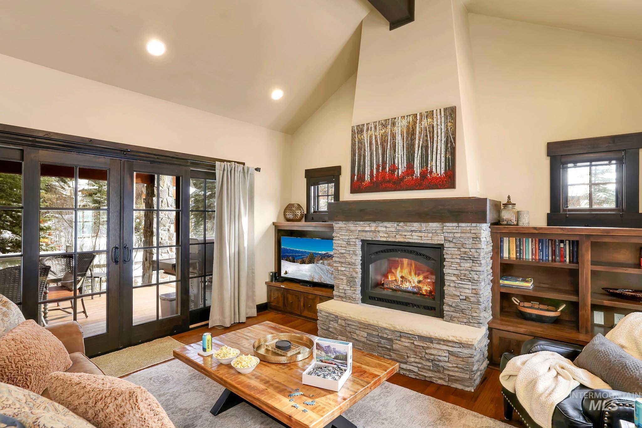 117 Golden Bar Court, Donnelly, Idaho 83615, 2 Bedrooms, 2.5 Bathrooms, Residential For Sale, Price $1,250,000,MLS 98992035