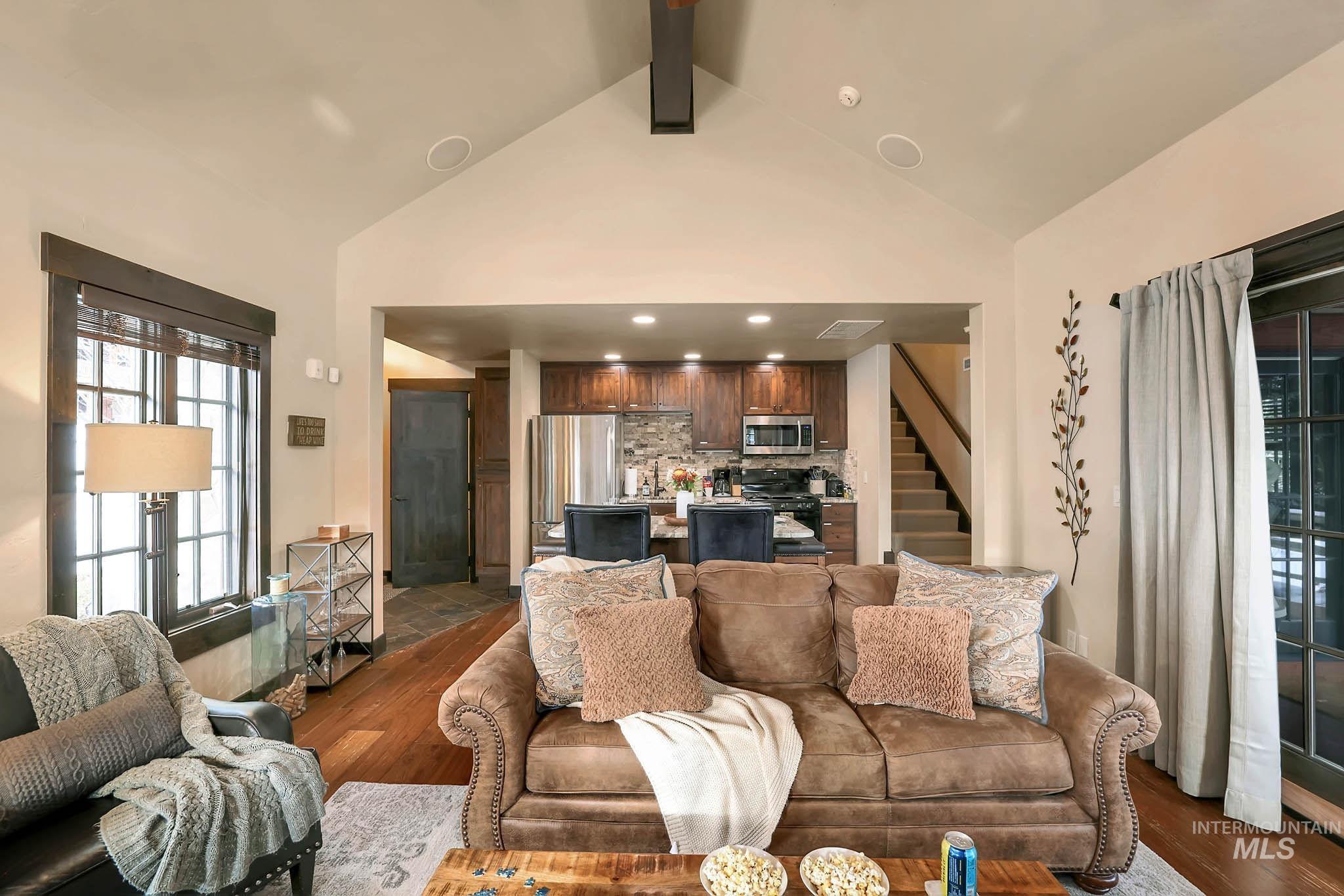 117 Golden Bar Court, Donnelly, Idaho 83615, 2 Bedrooms, 2.5 Bathrooms, Residential For Sale, Price $1,250,000,MLS 98992035