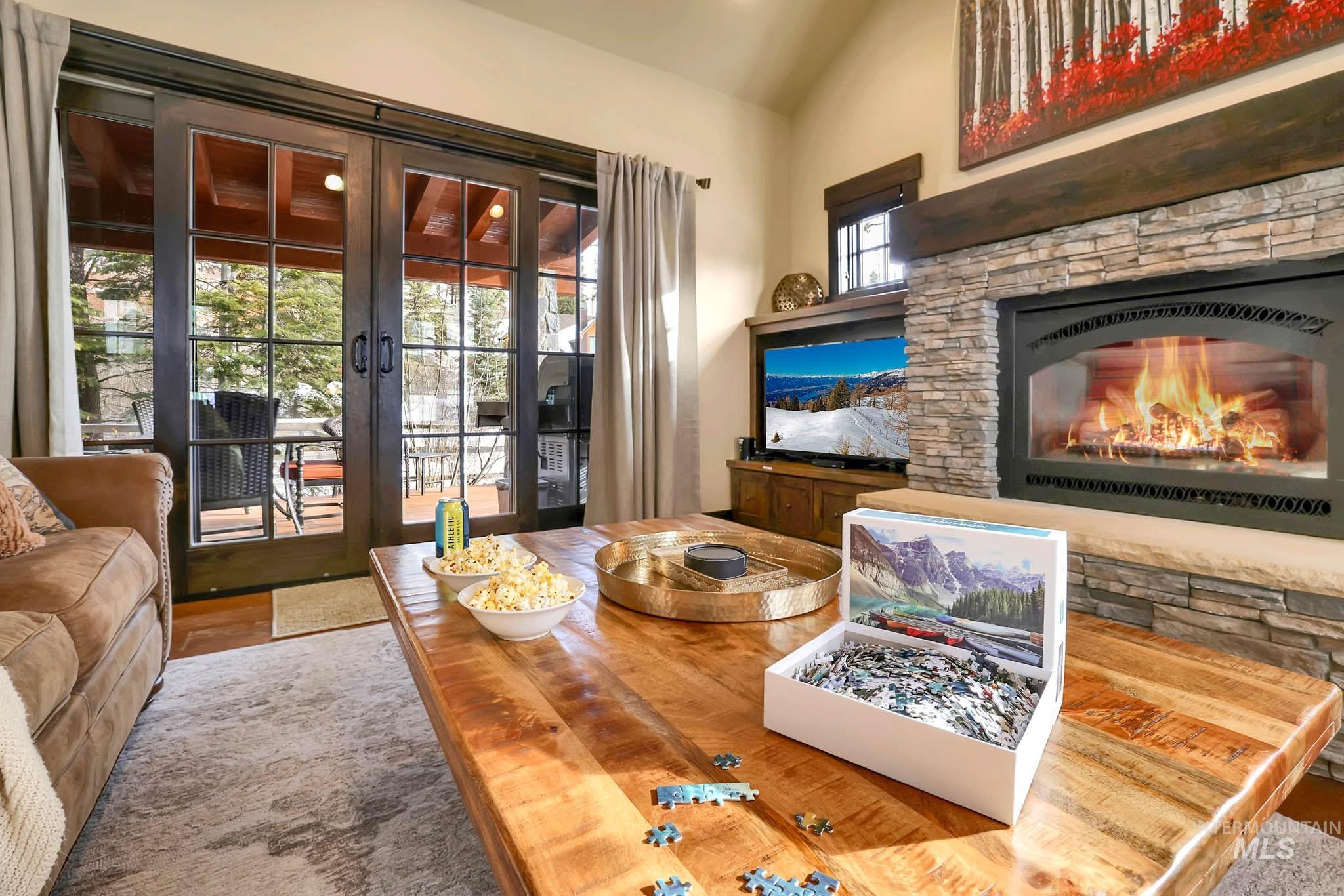 117 Golden Bar Court, Donnelly, Idaho 83615, 2 Bedrooms, 2.5 Bathrooms, Residential For Sale, Price $1,250,000,MLS 98992035