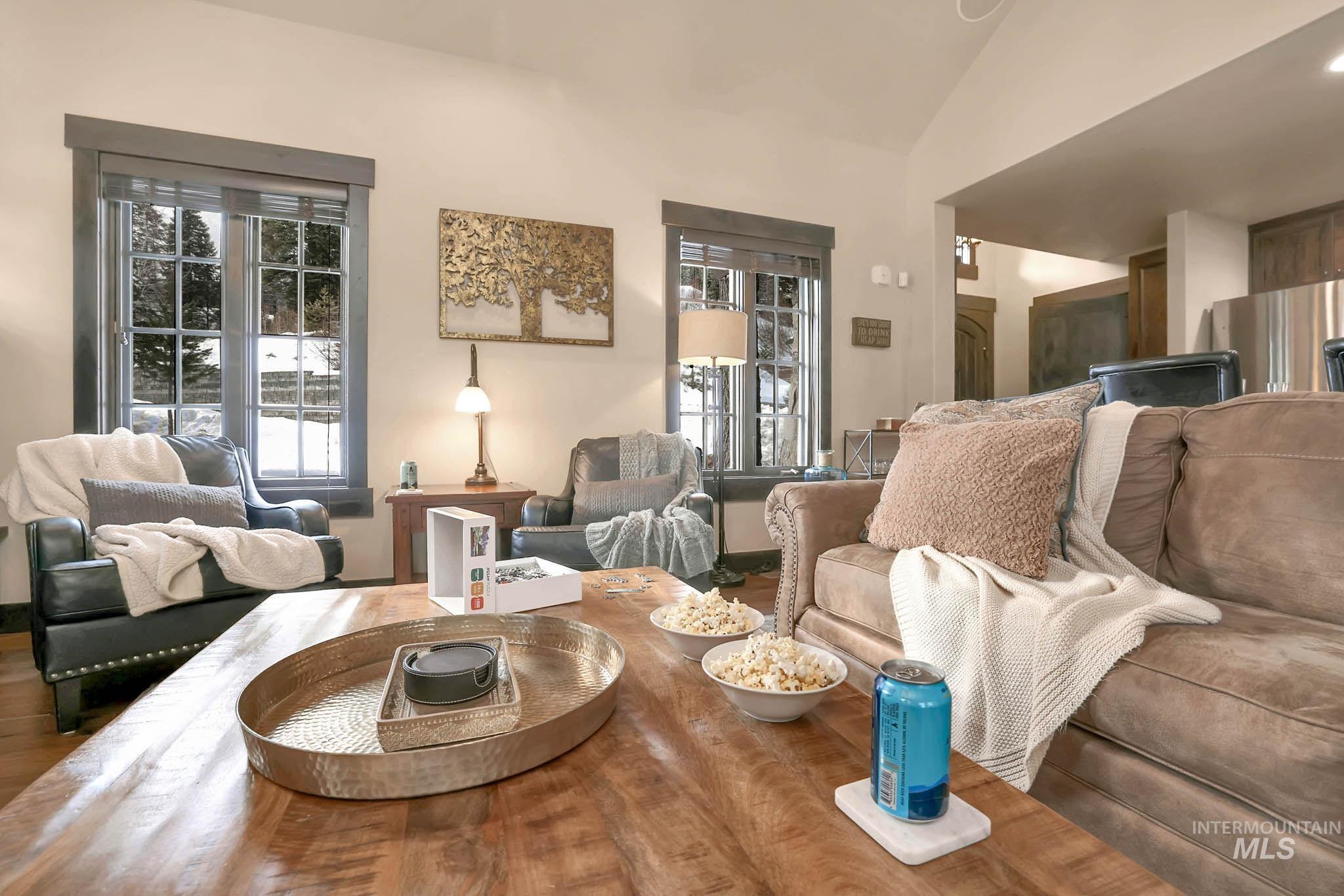 117 Golden Bar Court, Donnelly, Idaho 83615, 2 Bedrooms, 2.5 Bathrooms, Residential For Sale, Price $1,250,000,MLS 98992035