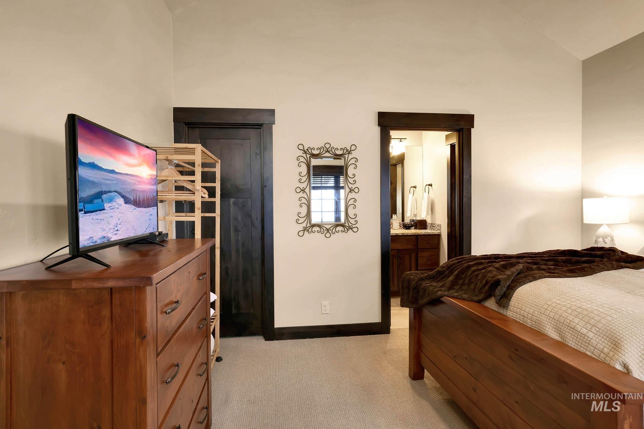 117 Golden Bar Court, Donnelly, Idaho 83615, 2 Bedrooms, 2.5 Bathrooms, Residential For Sale, Price $1,250,000,MLS 98992035