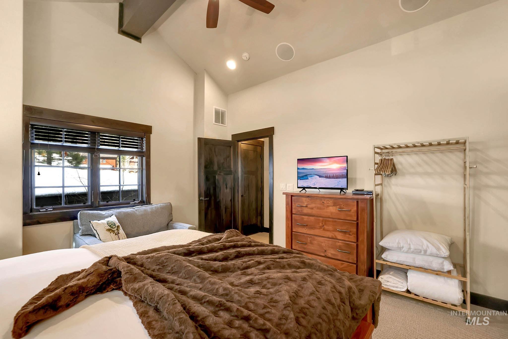117 Golden Bar Court, Donnelly, Idaho 83615, 2 Bedrooms, 2.5 Bathrooms, Residential For Sale, Price $1,250,000,MLS 98992035