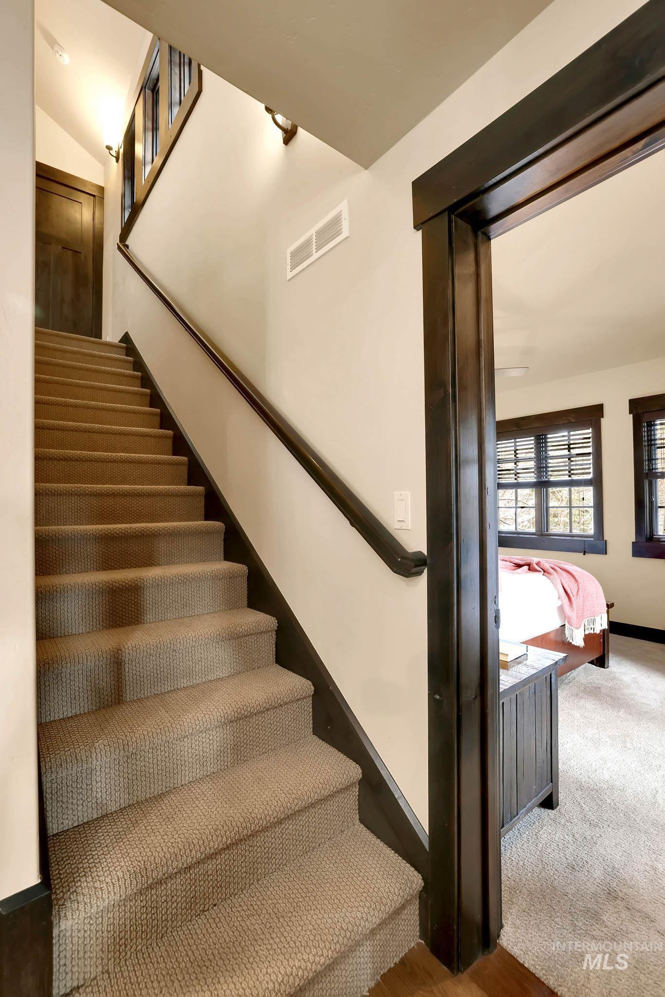 117 Golden Bar Court, Donnelly, Idaho 83615, 2 Bedrooms, 2.5 Bathrooms, Residential For Sale, Price $1,250,000,MLS 98992035