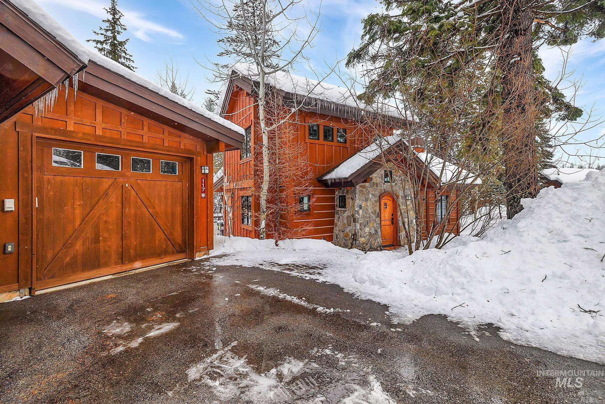 117 Golden Bar Court, Donnelly, Idaho 83615, 2 Bedrooms, 2.5 Bathrooms, Residential For Sale, Price $1,250,000,MLS 98992035