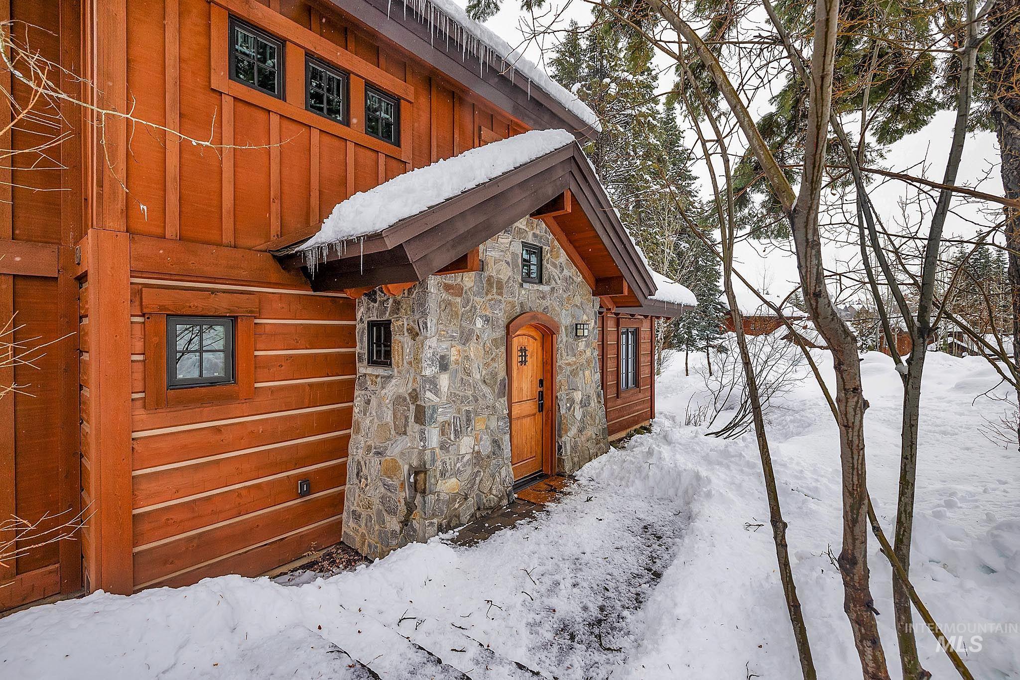 117 Golden Bar Court, Donnelly, Idaho 83615, 2 Bedrooms, 2.5 Bathrooms, Residential For Sale, Price $1,250,000,MLS 98992035