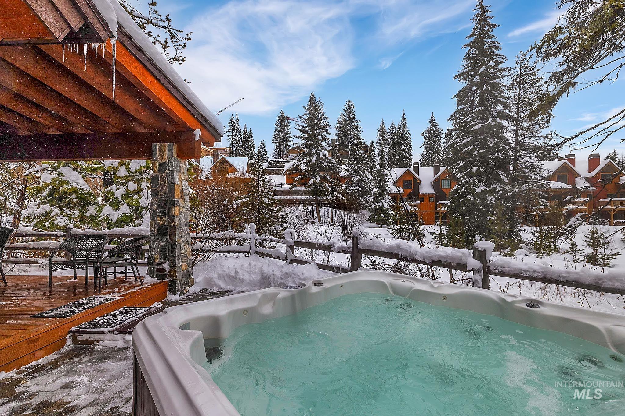 117 Golden Bar Court, Donnelly, Idaho 83615, 2 Bedrooms, 2.5 Bathrooms, Residential For Sale, Price $1,250,000,MLS 98992035
