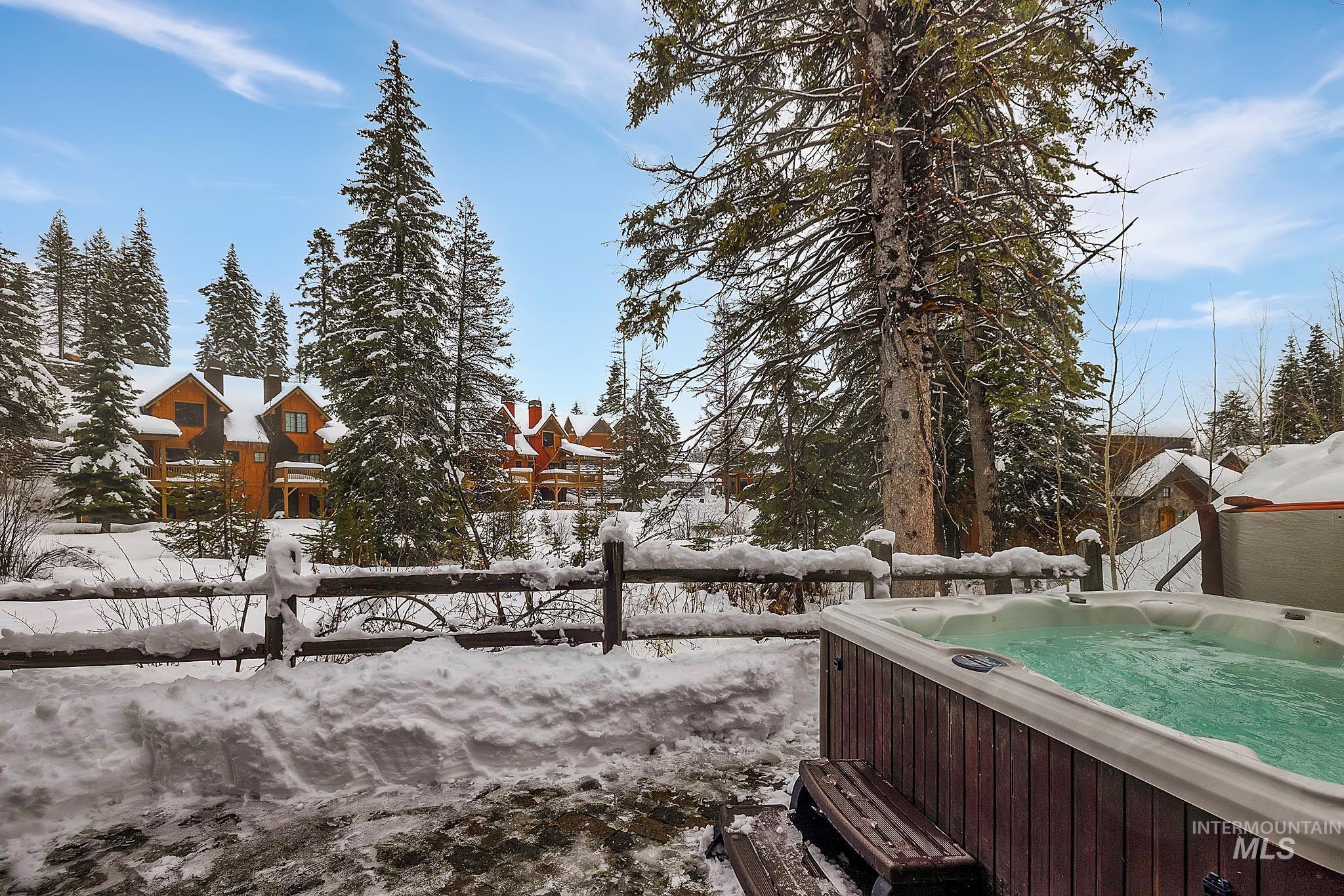 117 Golden Bar Court, Donnelly, Idaho 83615, 2 Bedrooms, 2.5 Bathrooms, Residential For Sale, Price $1,250,000,MLS 98992035