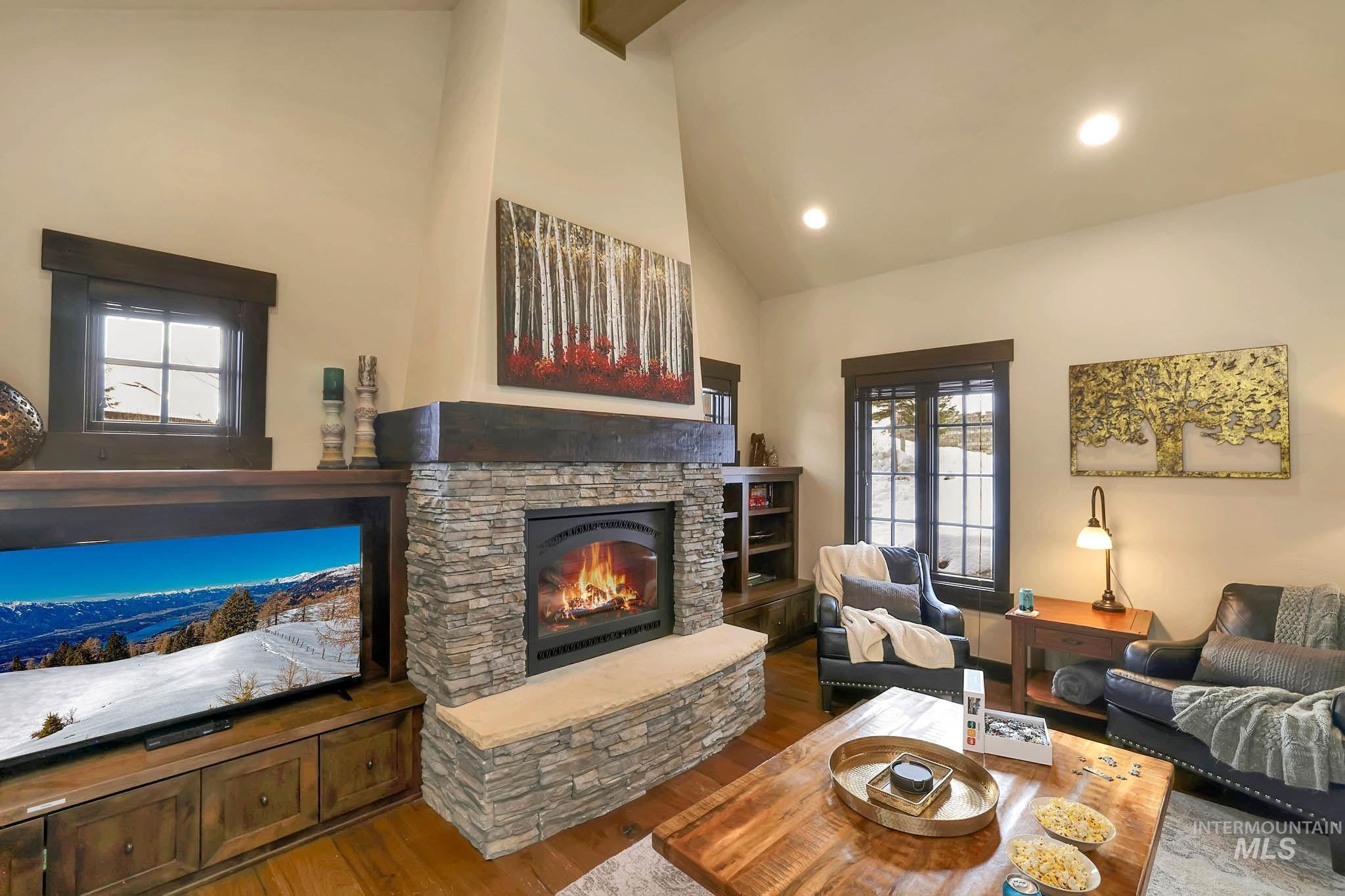 117 Golden Bar Court, Donnelly, Idaho 83615, 2 Bedrooms, 2.5 Bathrooms, Residential For Sale, Price $1,250,000,MLS 98992035
