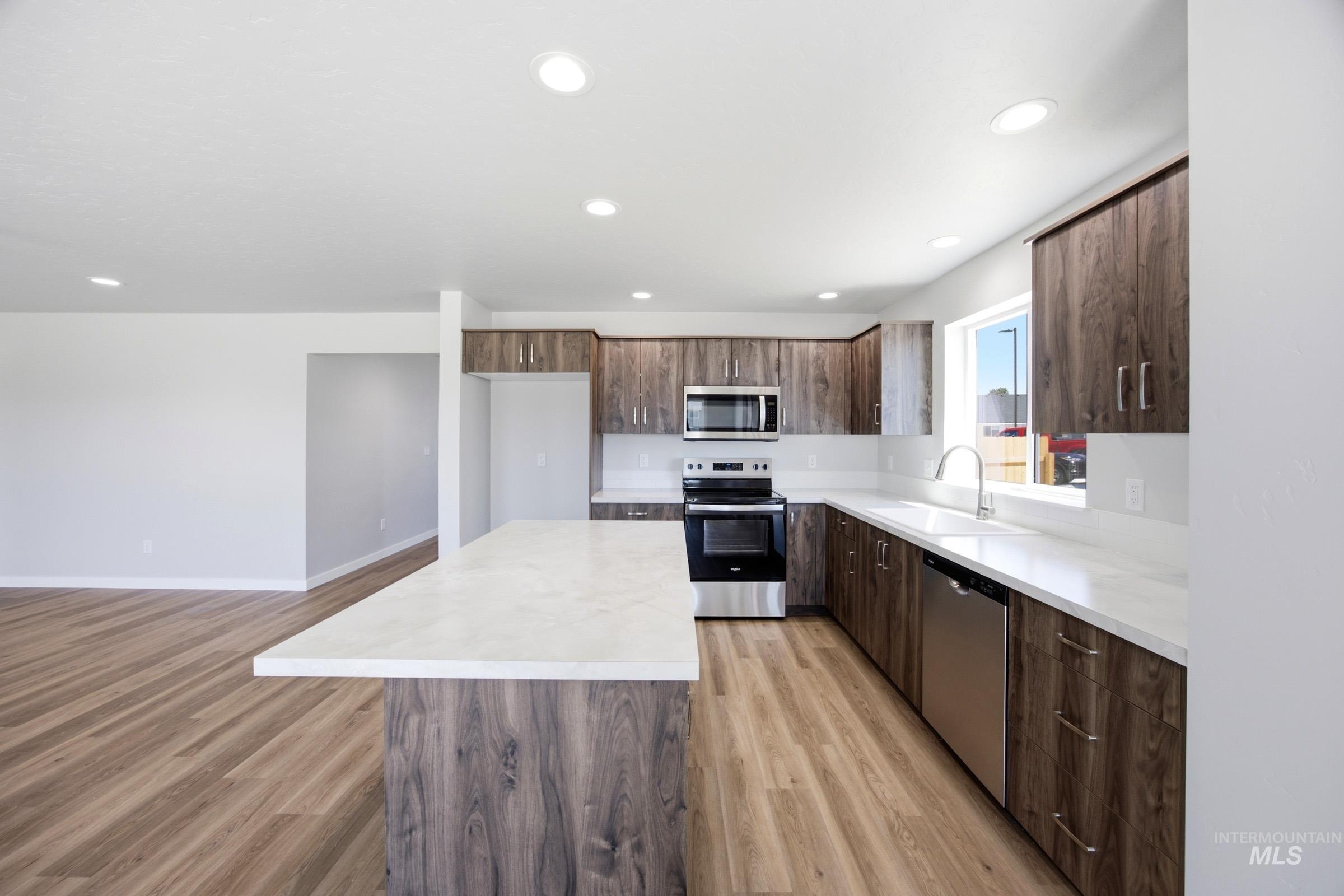 1651 Woods Bog Ave, Middleton, Idaho 83644, 5 Bedrooms, 3 Bathrooms, Residential For Sale, Price $539,990,MLS 98992053