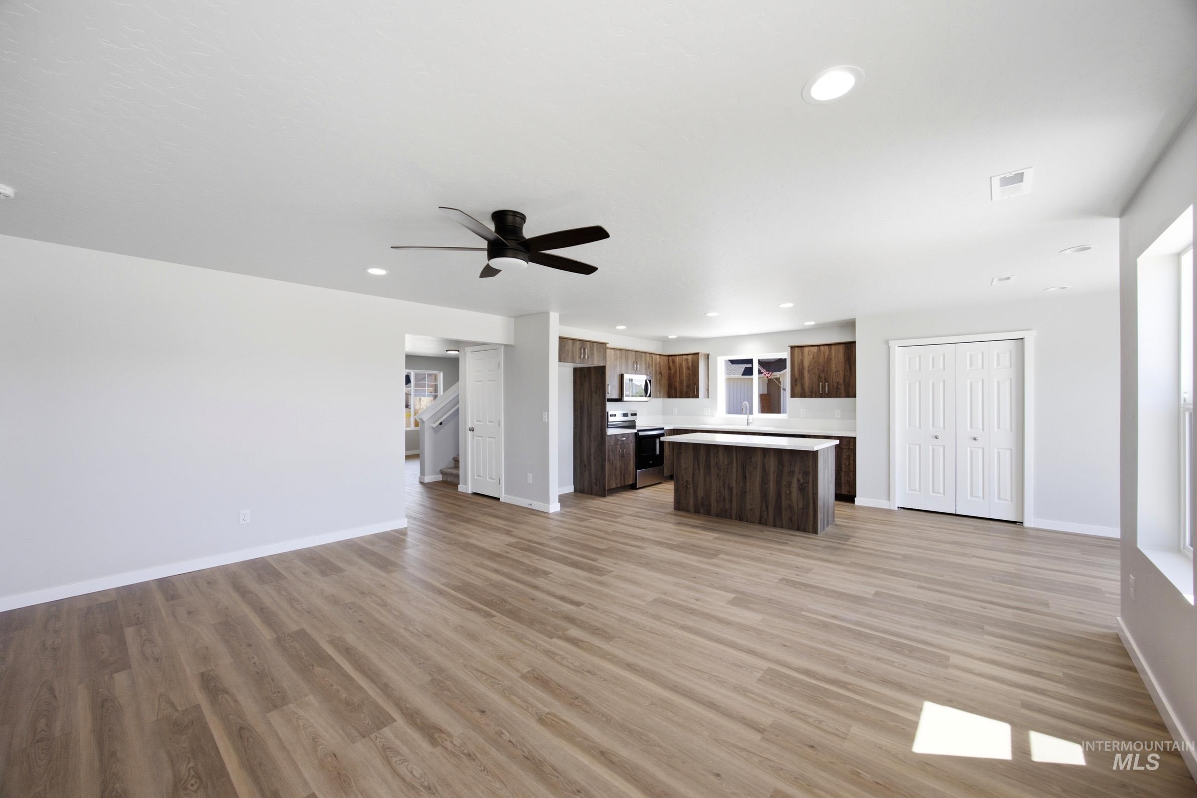 1651 Woods Bog Ave, Middleton, Idaho 83644, 5 Bedrooms, 3 Bathrooms, Residential For Sale, Price $539,990,MLS 98992053