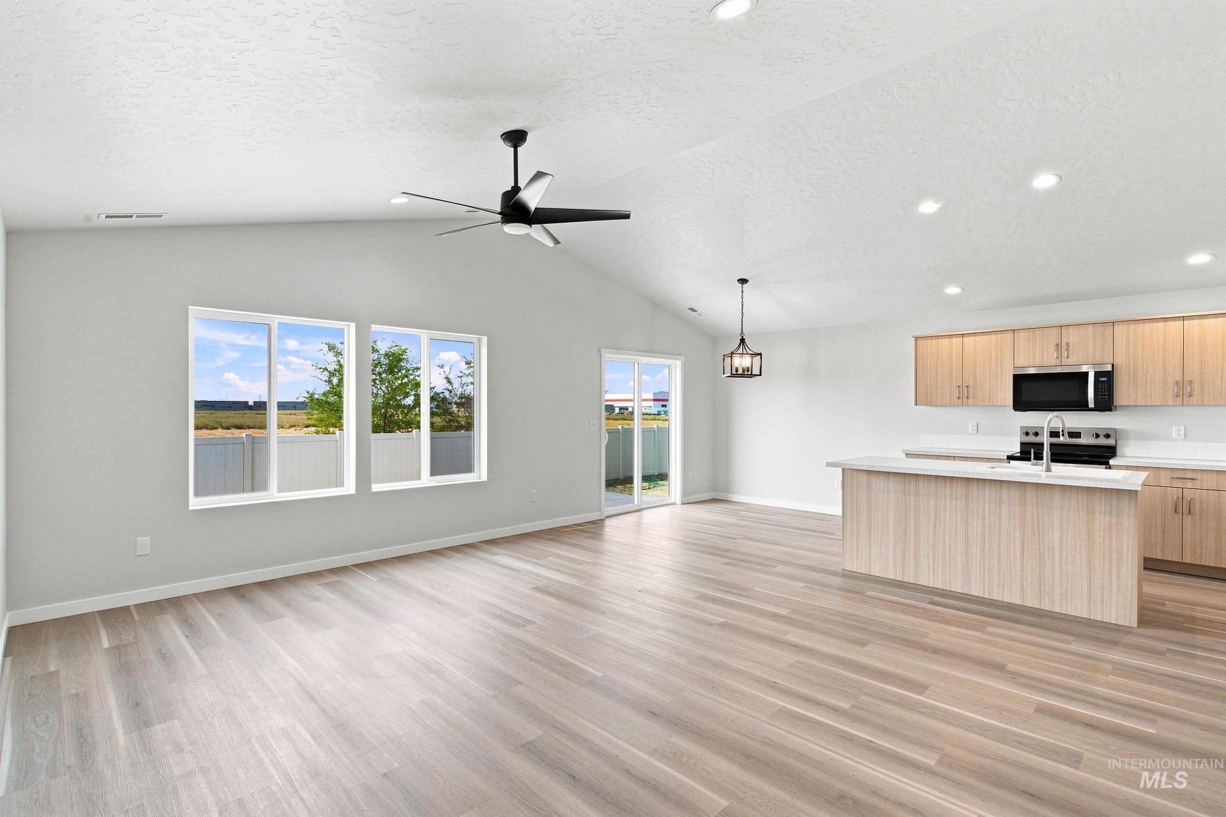 4214 Austin St, Caldwell, Idaho 83605, 3 Bedrooms, 2 Bathrooms, Residential For Sale, Price $417,990,MLS 98992057