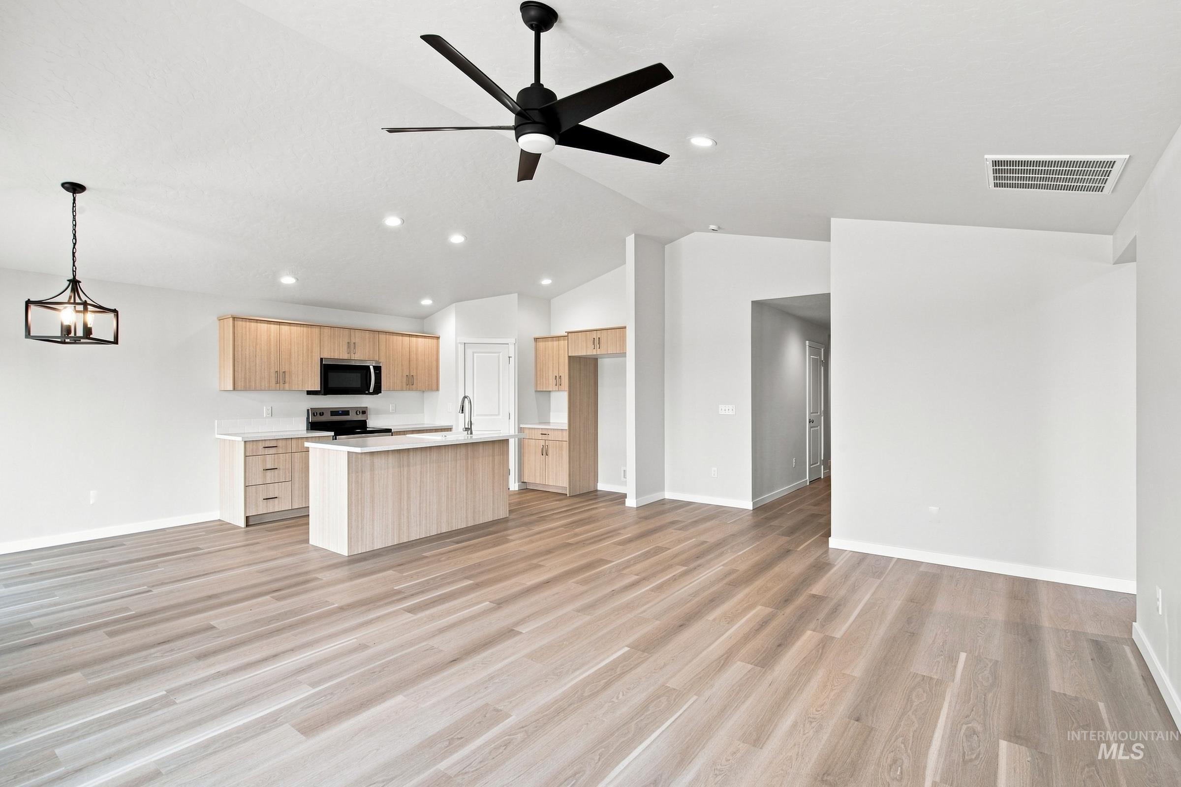 4214 Austin St, Caldwell, Idaho 83605, 3 Bedrooms, 2 Bathrooms, Residential For Sale, Price $417,990,MLS 98992057