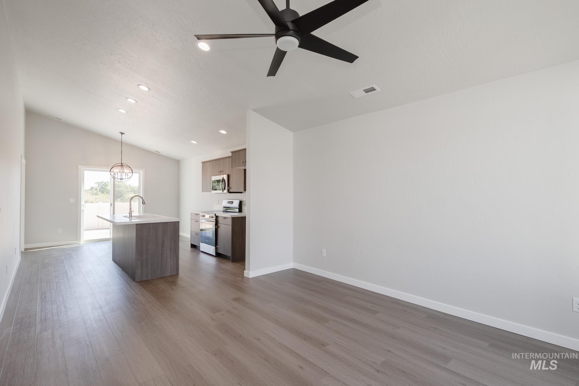 4213 Austin St, Caldwell, Idaho 83605, 3 Bedrooms, 2 Bathrooms, Residential For Sale, Price $404,990, 98992061