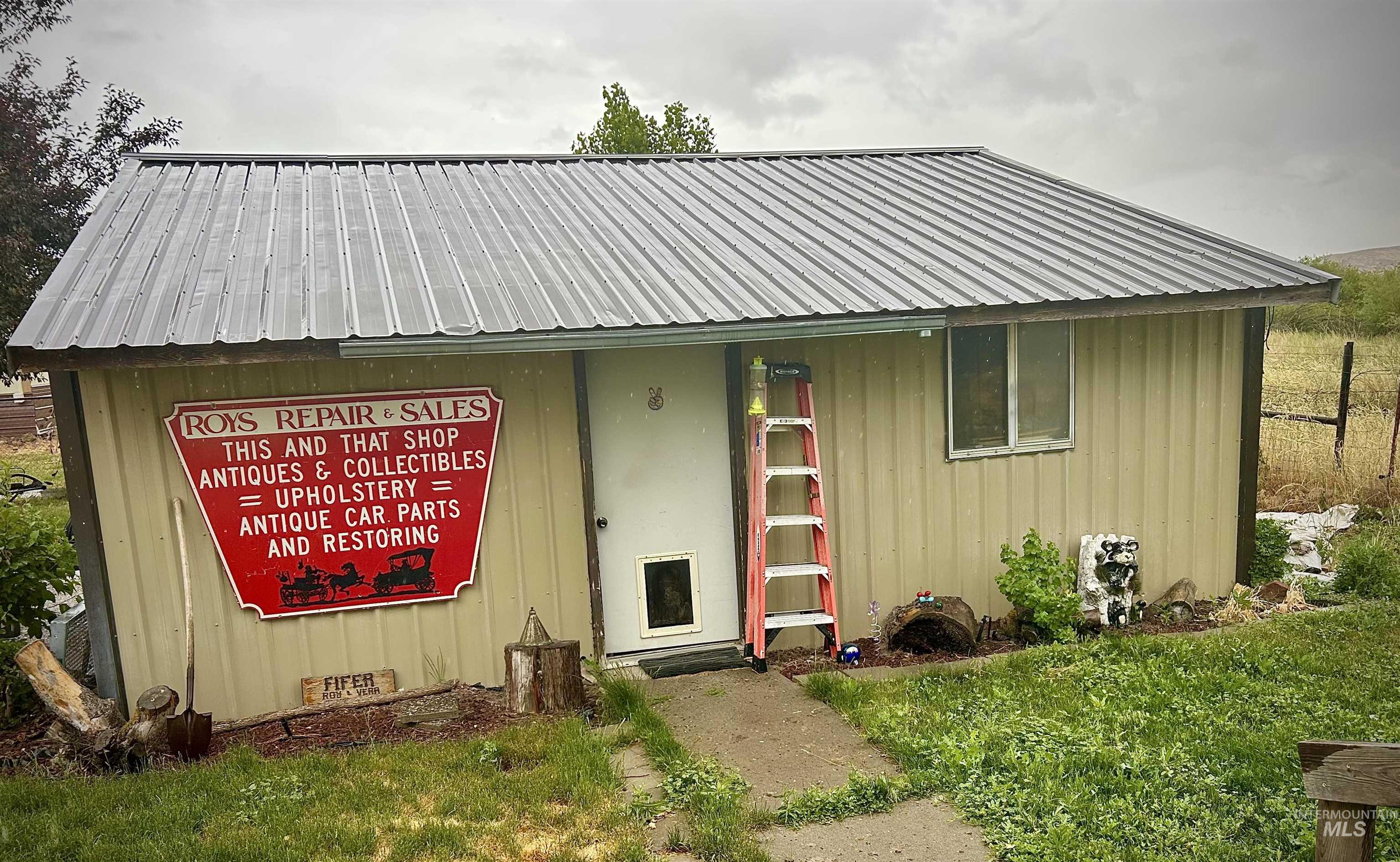 1401 Young Field Ave, Jordan Valley, Oregon 97910, 3 Bedrooms, 2 Bathrooms, Residential For Sale, Price $179,900,MLS 98992064