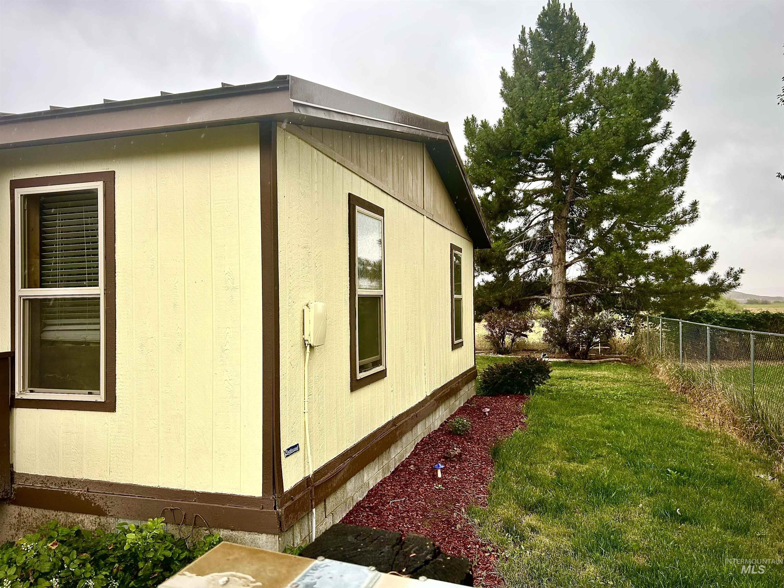1401 Young Field Ave, Jordan Valley, Oregon 97910, 3 Bedrooms, 2 Bathrooms, Residential For Sale, Price $179,900,MLS 98992064