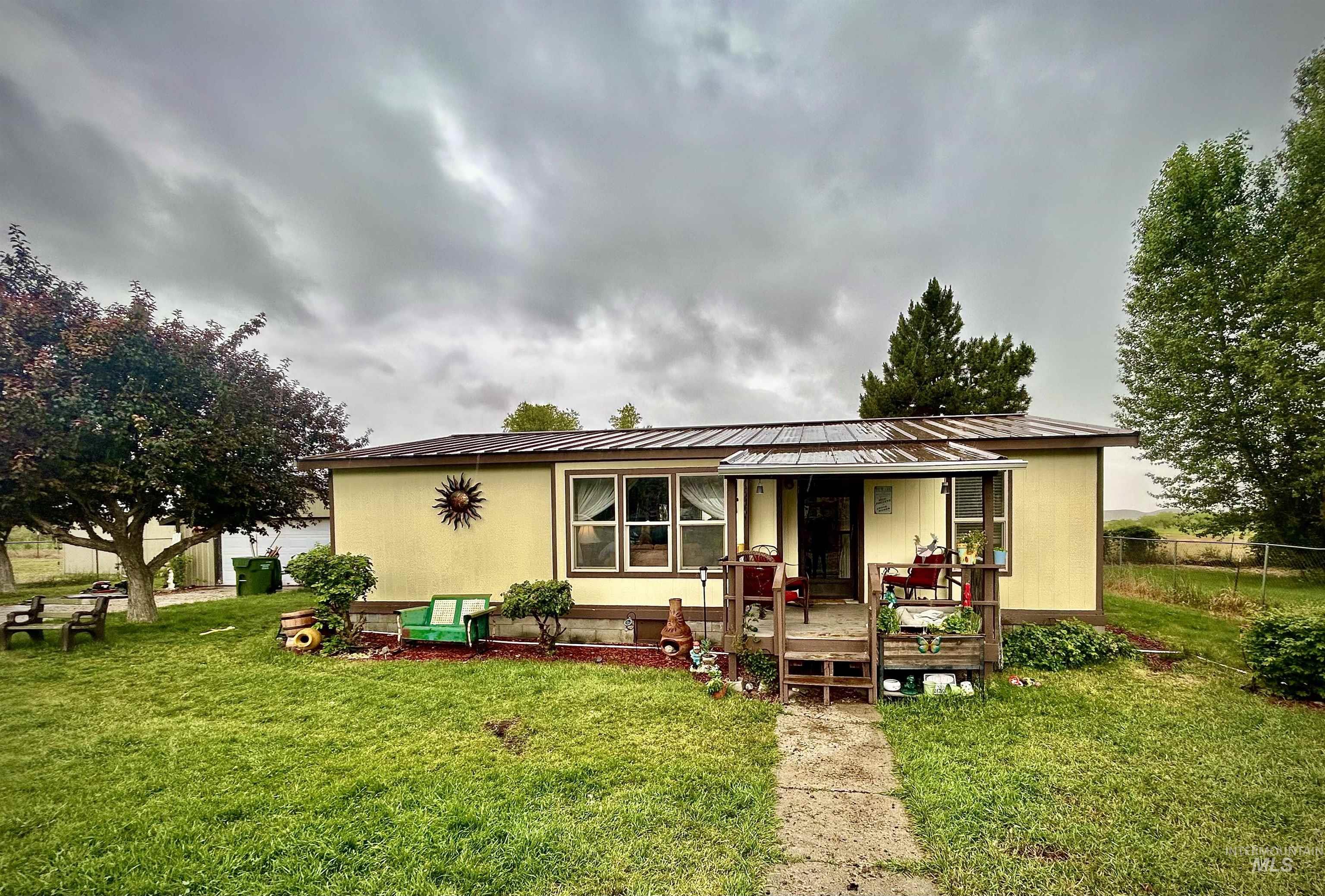 1401 Young Field Ave, Jordan Valley, Oregon 97910, 3 Bedrooms, 2 Bathrooms, Residential For Sale, Price $179,900,MLS 98992064