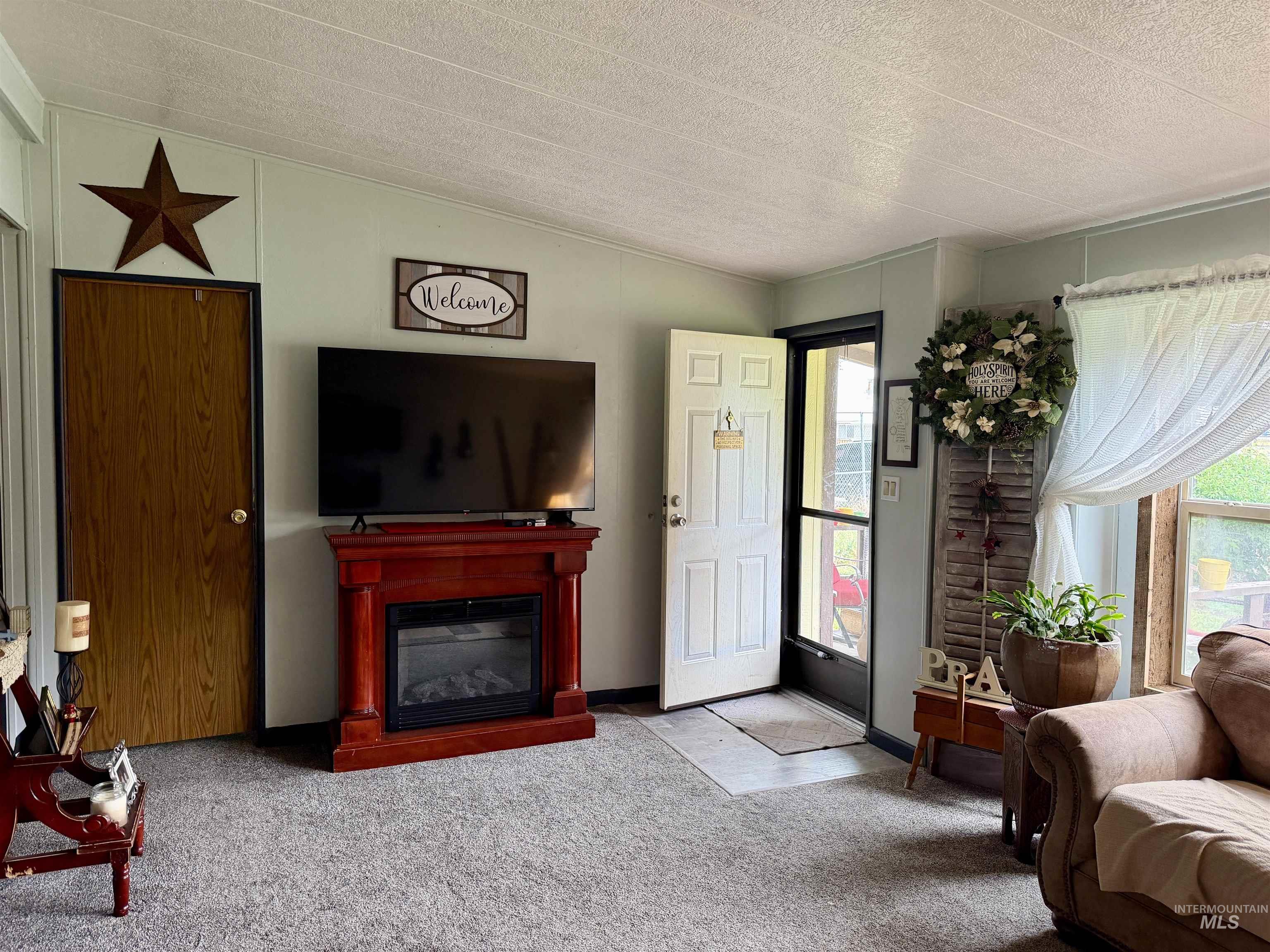 1401 Young Field Ave, Jordan Valley, Oregon 97910, 3 Bedrooms, 2 Bathrooms, Residential For Sale, Price $179,900,MLS 98992064