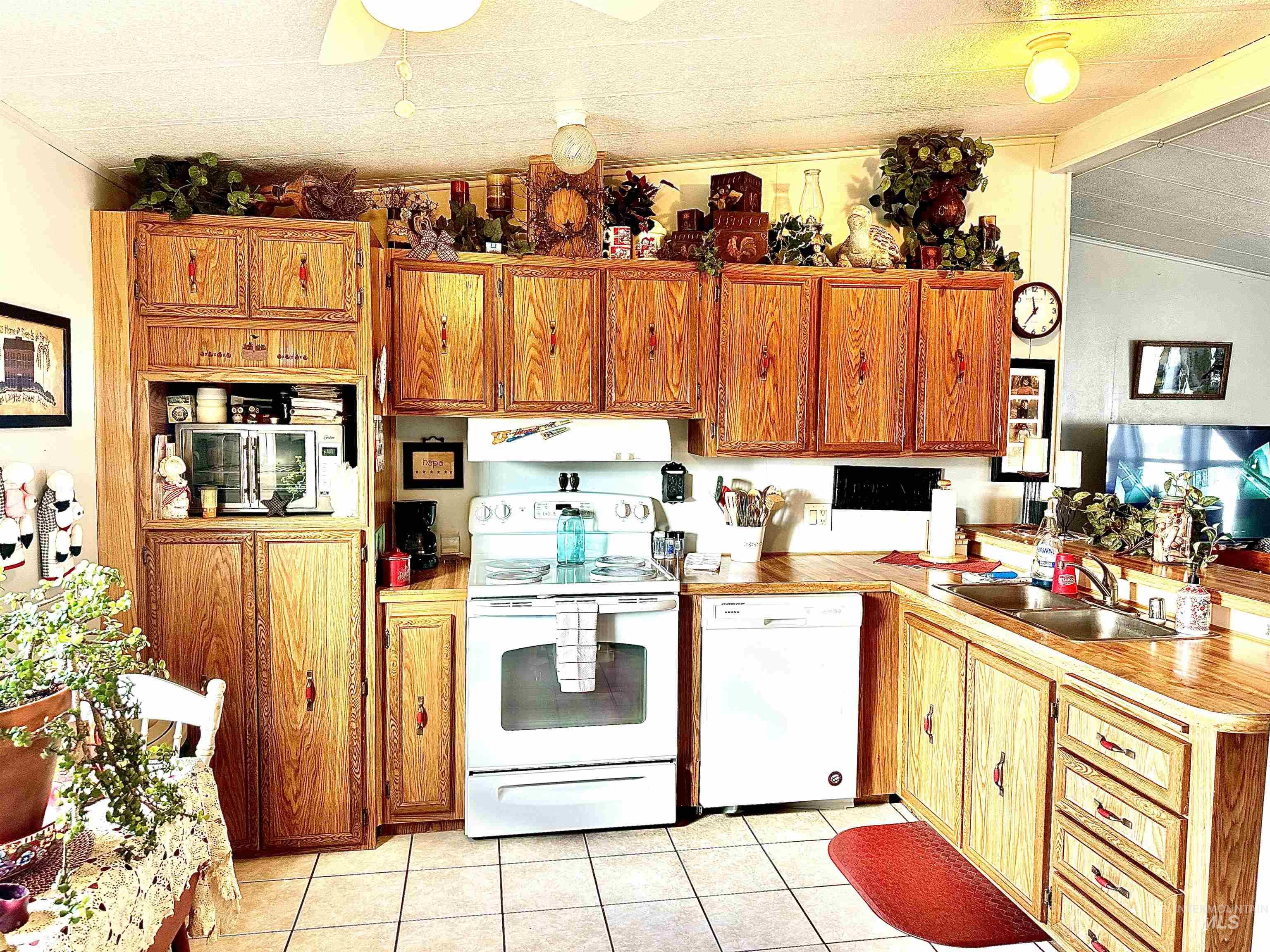 1401 Young Field Ave, Jordan Valley, Oregon 97910, 3 Bedrooms, 2 Bathrooms, Residential For Sale, Price $179,900,MLS 98992064