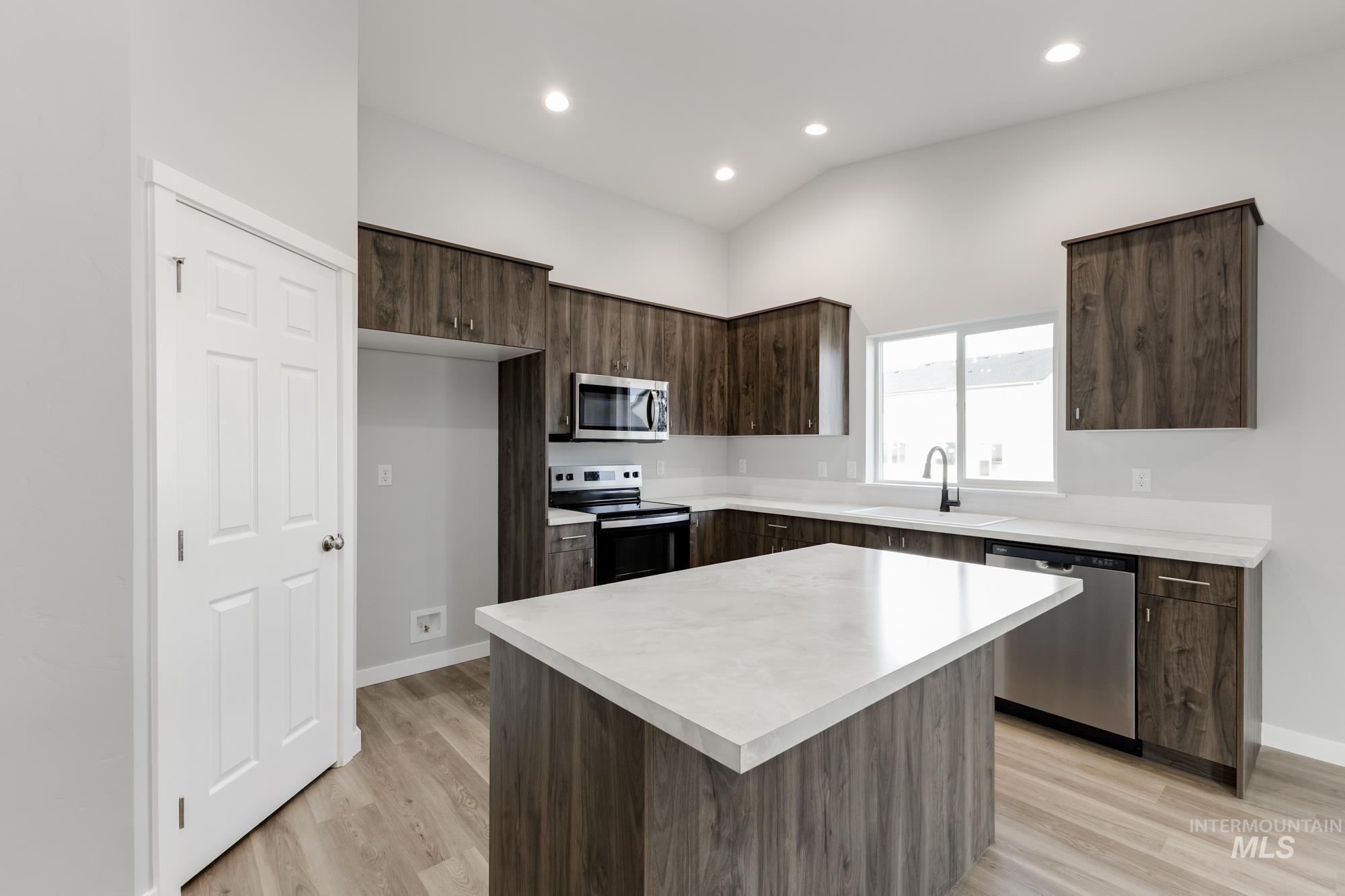 2461 W Red Jasper Dr, Kuna, Idaho 83634, 4 Bedrooms, 2 Bathrooms, Residential For Sale, Price $475,990, 98992067
